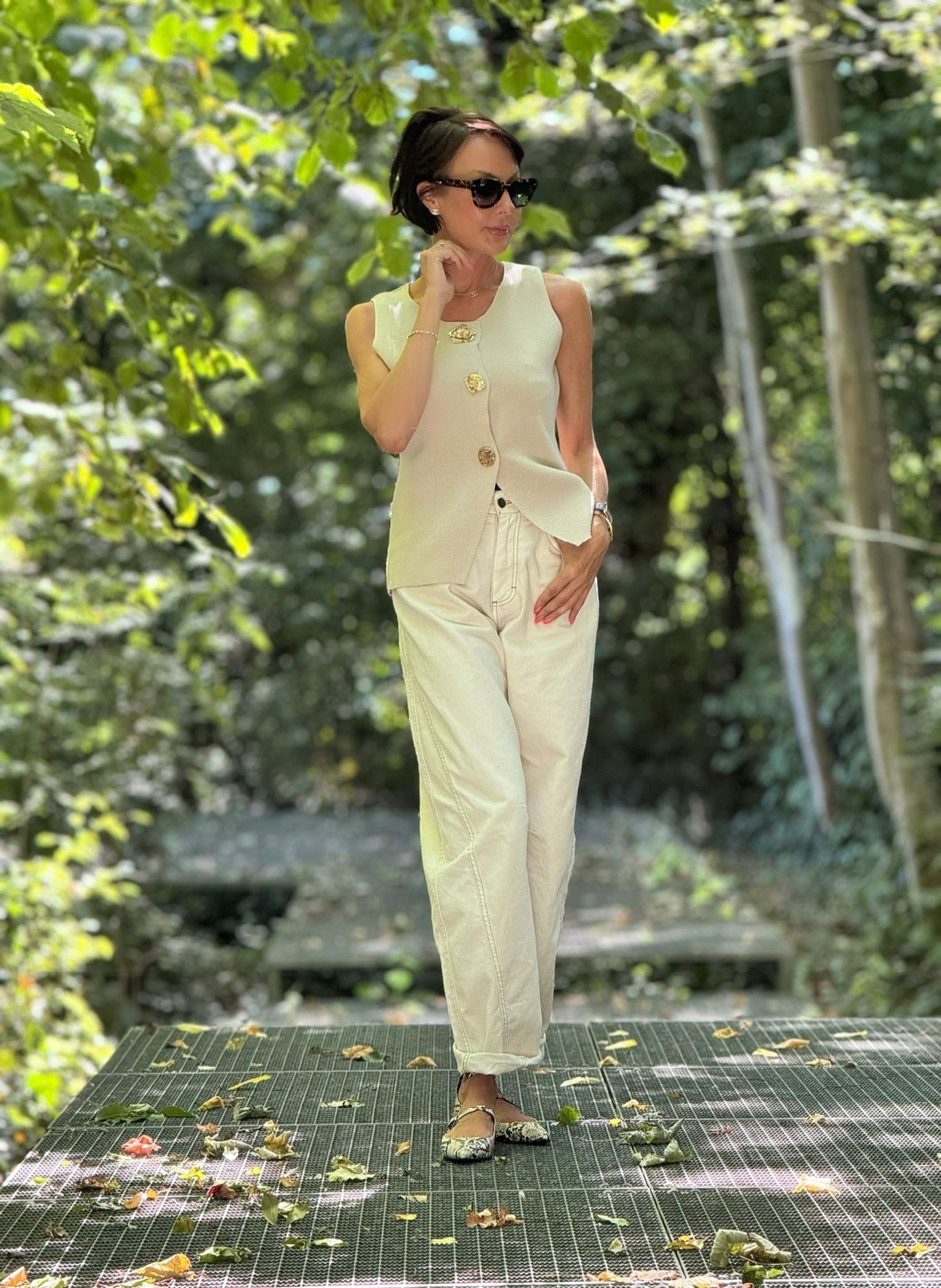 Top button cream