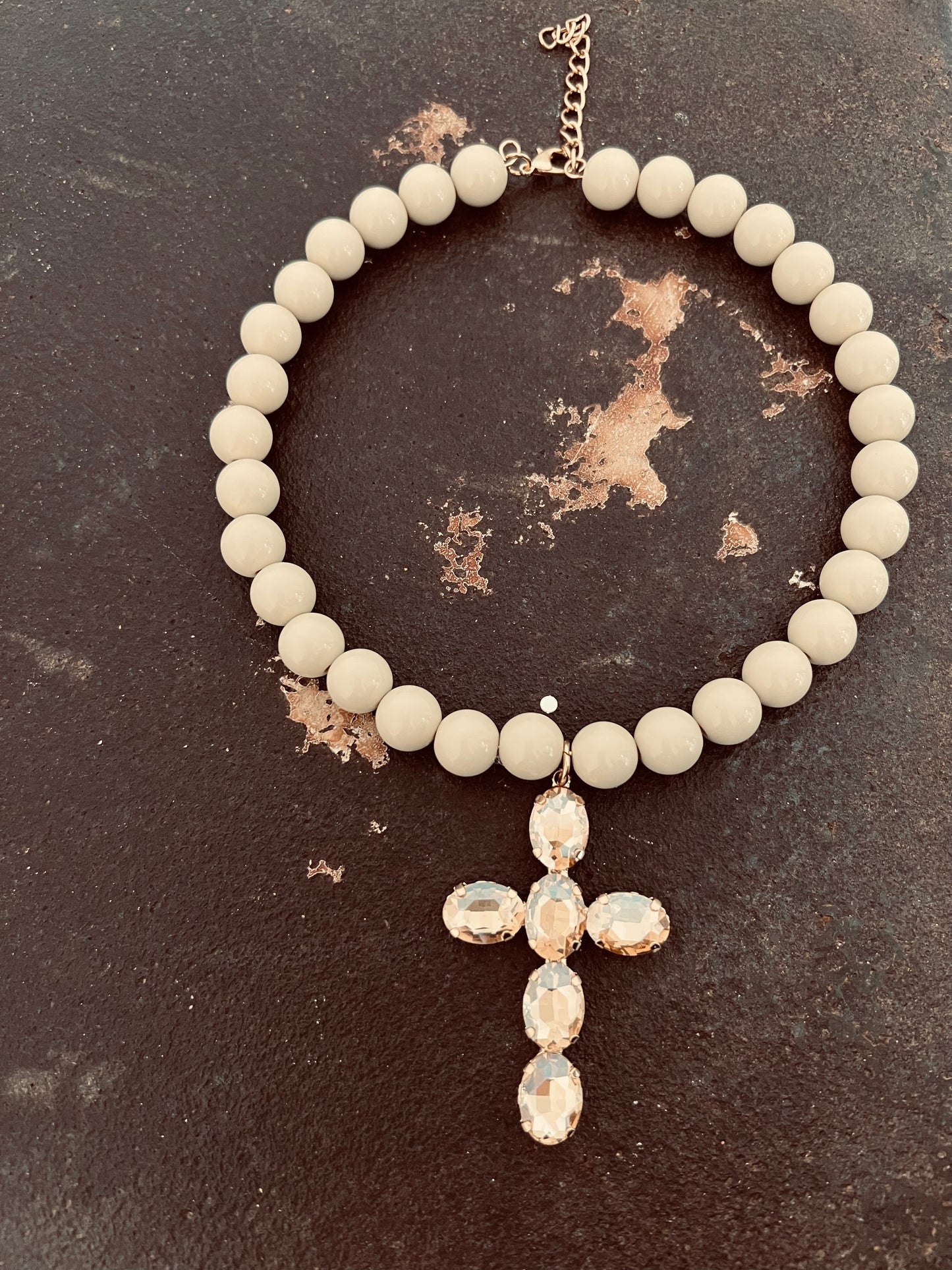 Chain crucifix cream