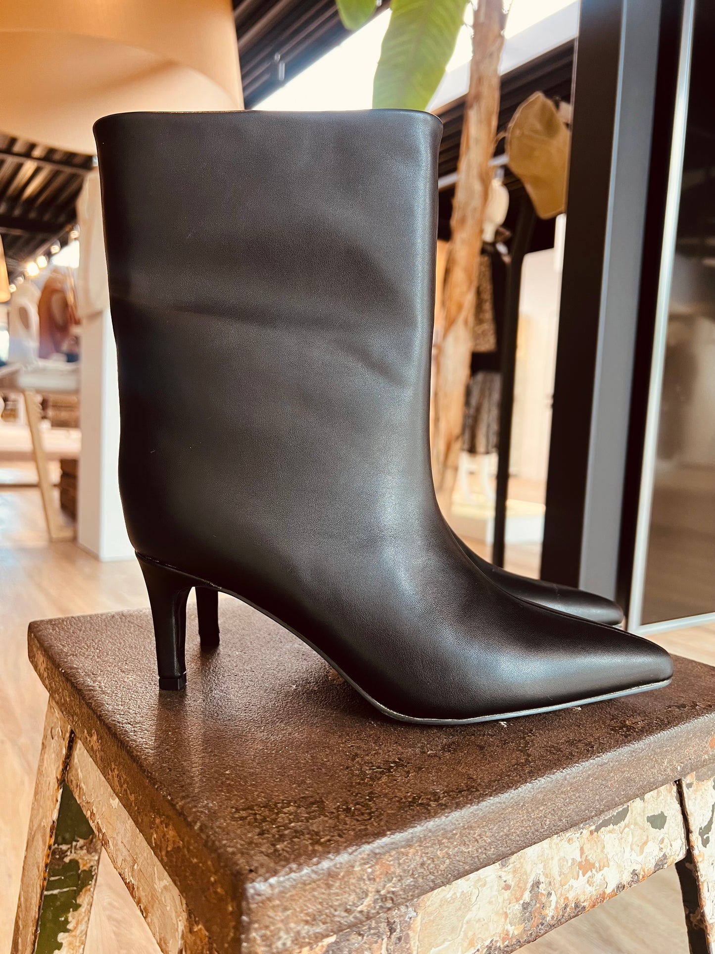 Boots Berry black