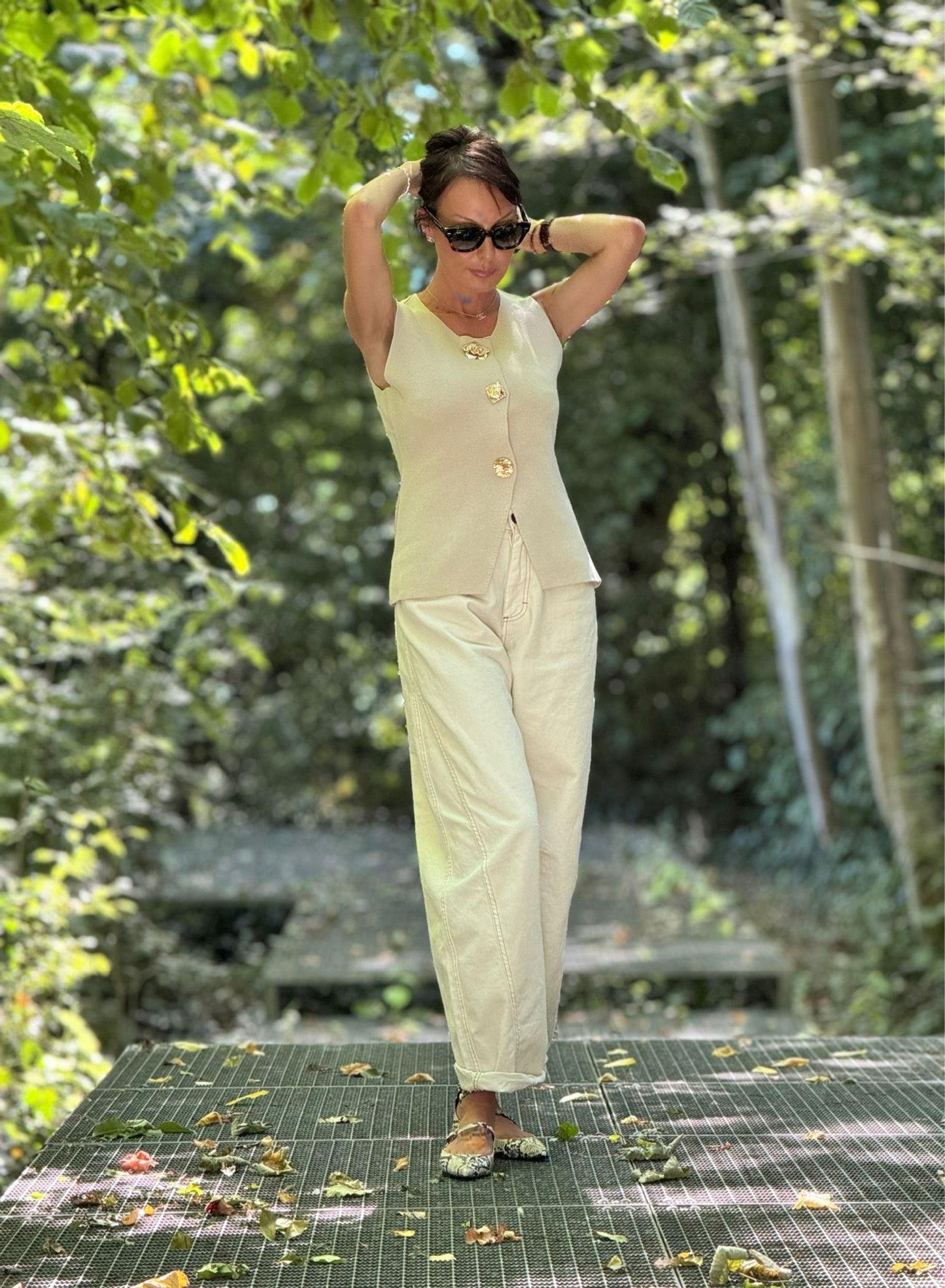 Top button cream