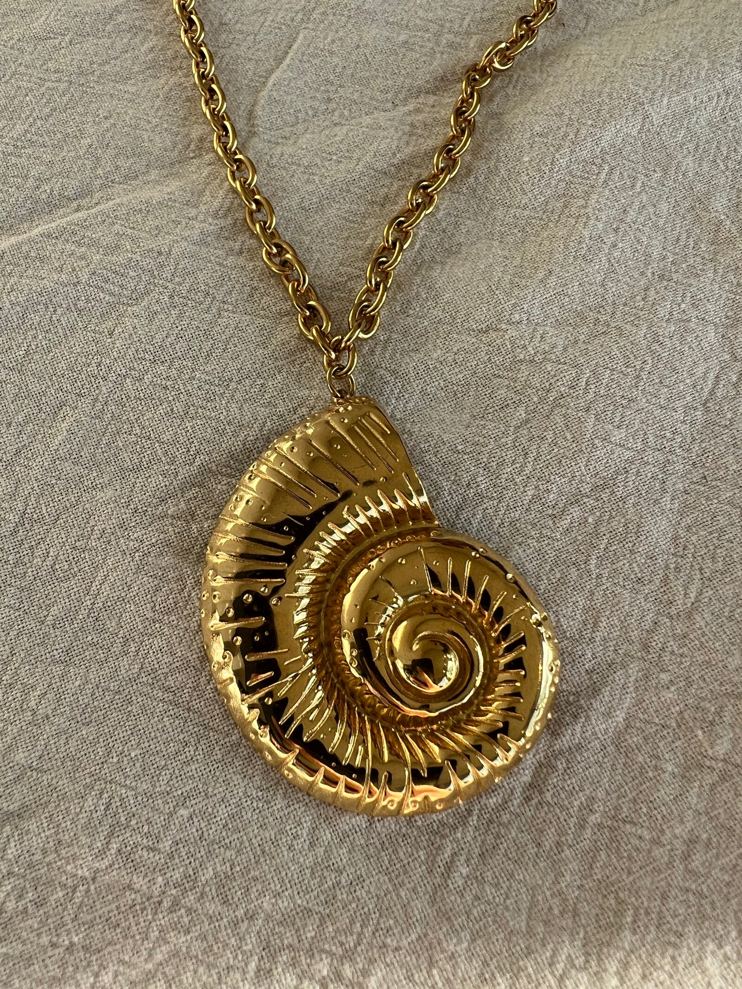 Chain shell gold