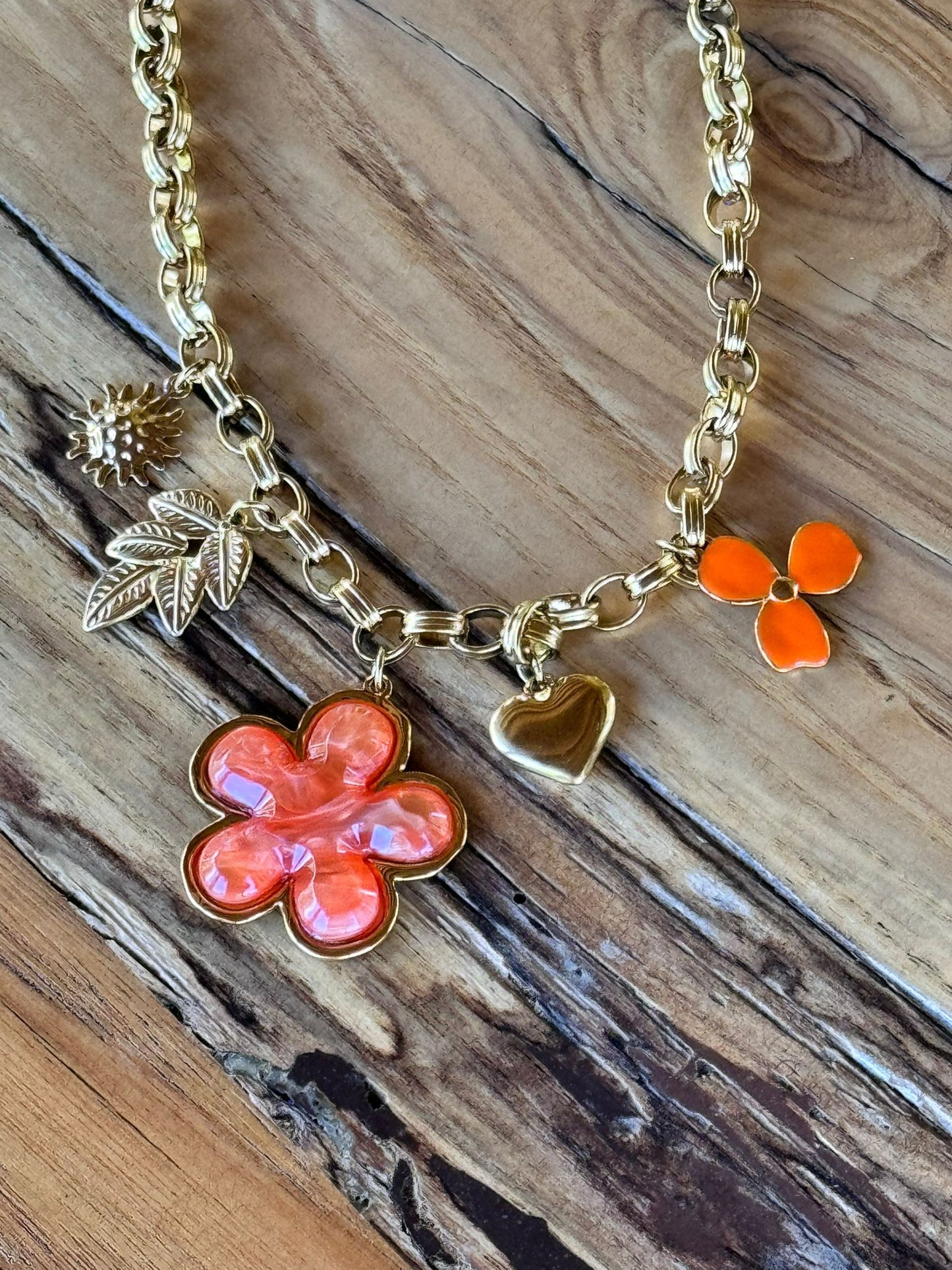 Chain ginger clover