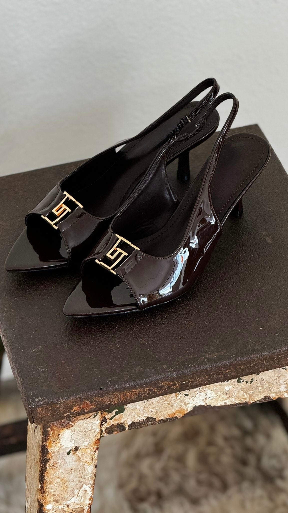 Slipper heeled lacquer