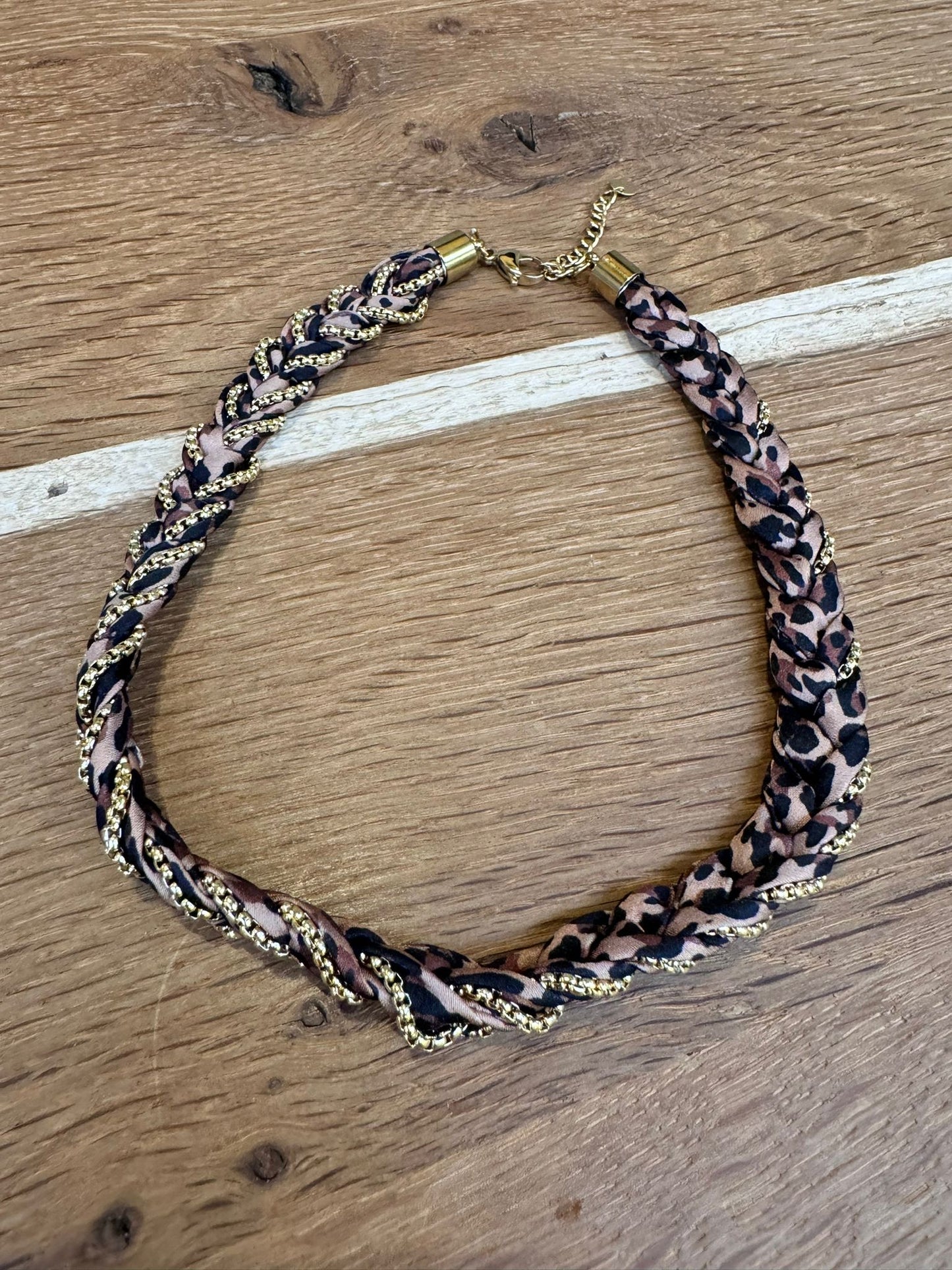 Chain leo