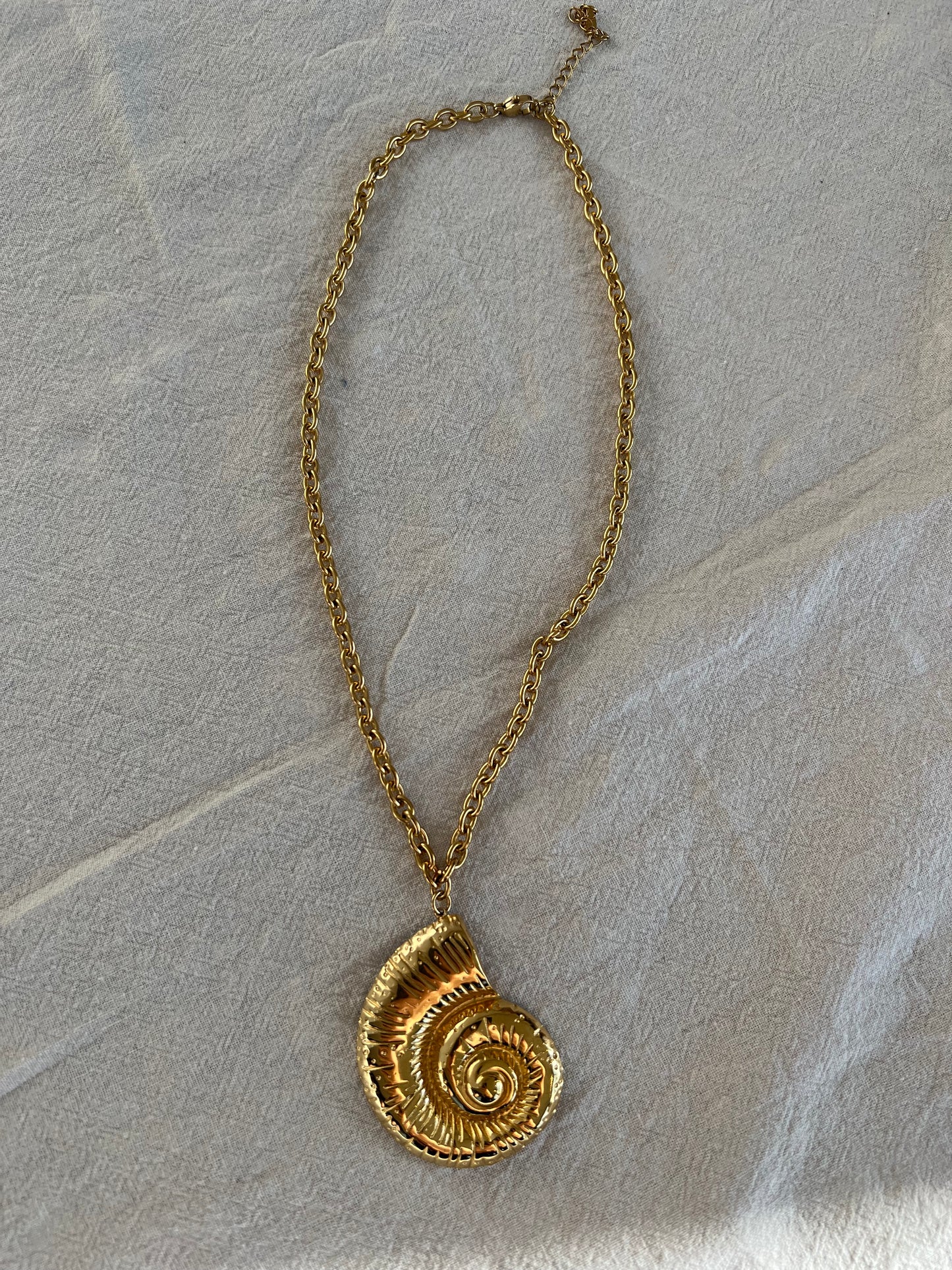 Chain shell gold