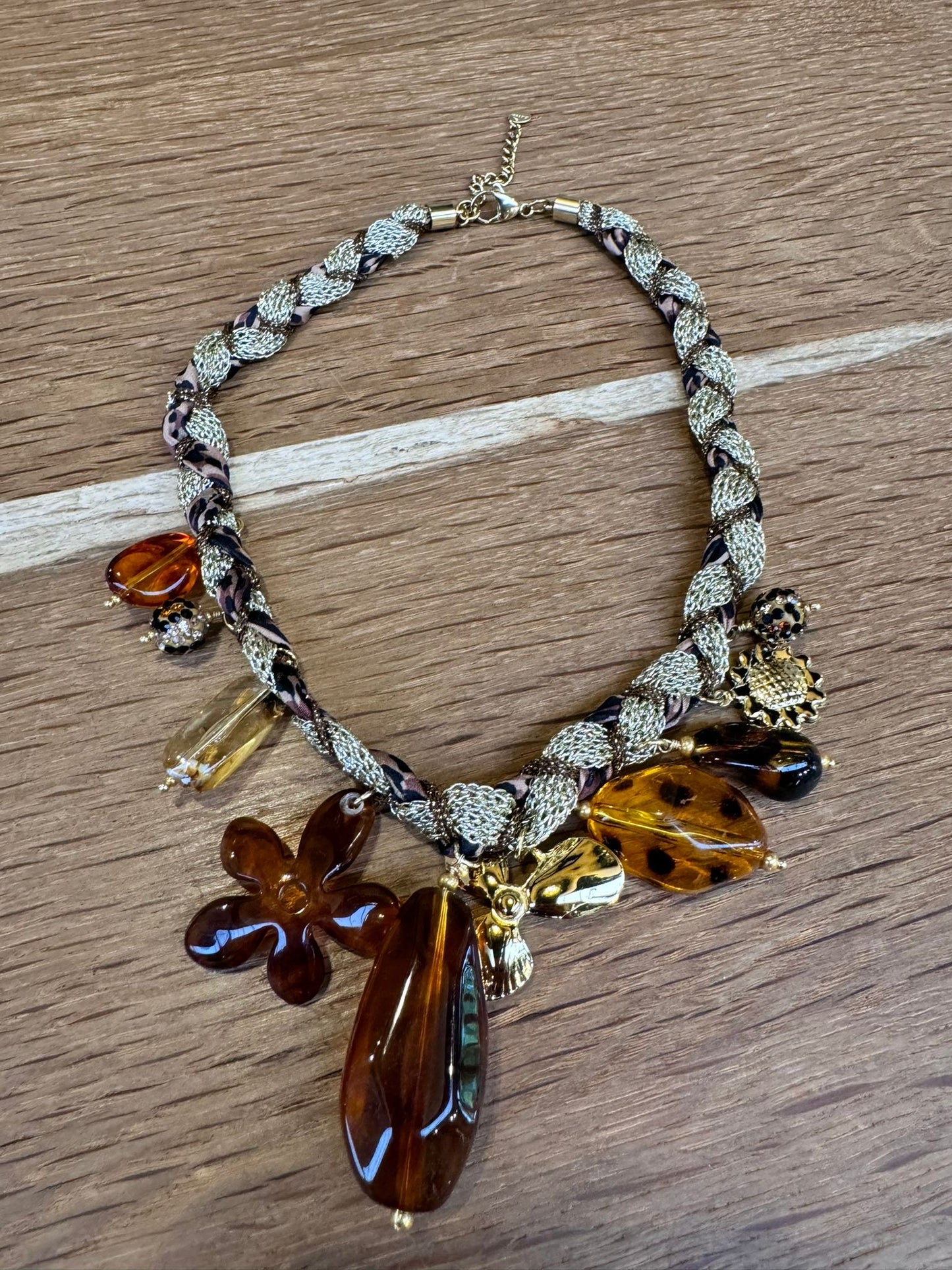 Chain leo charmed