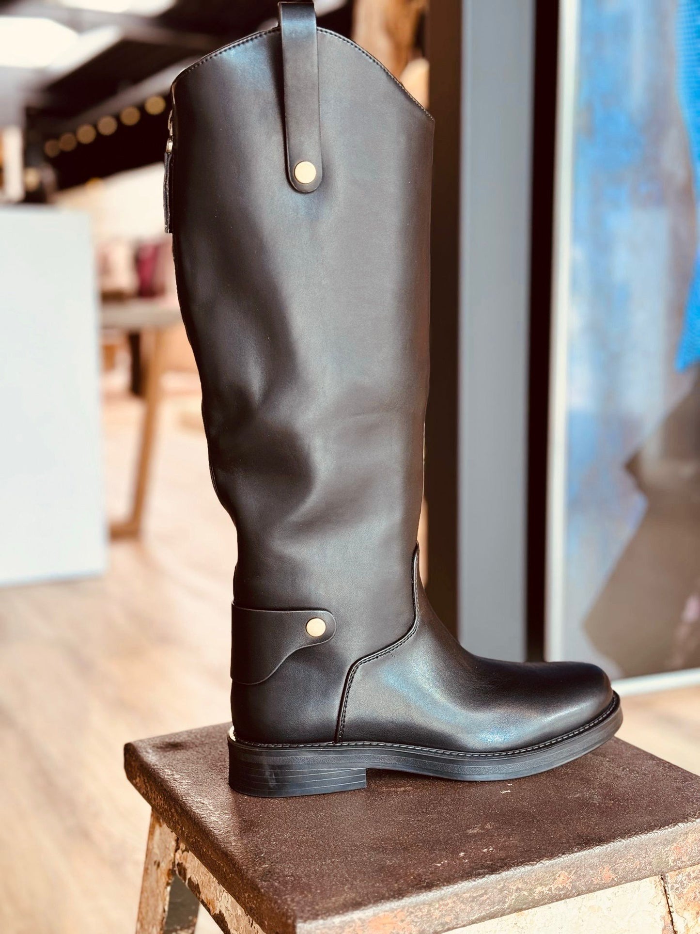 Boots motor black