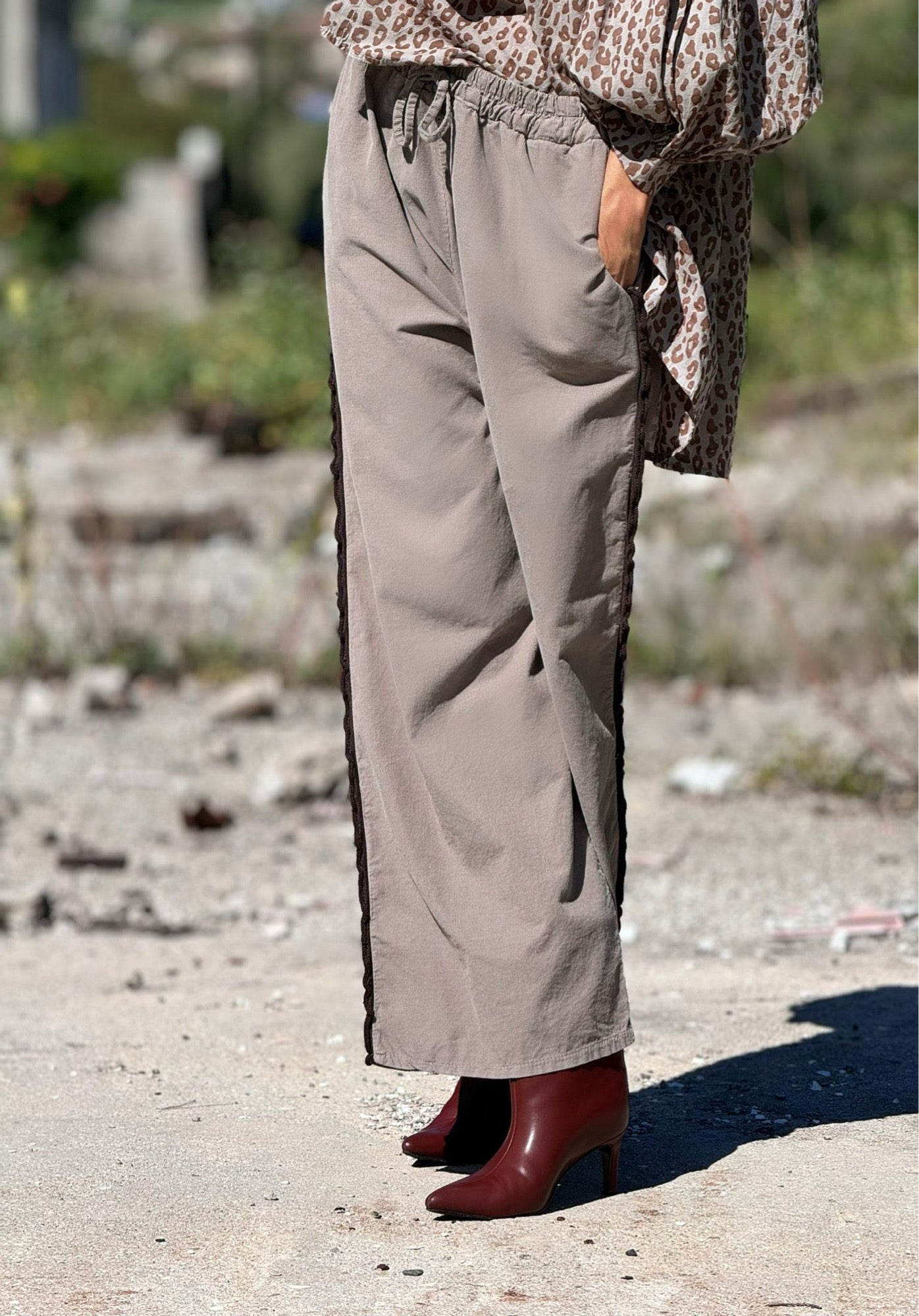 Pants Lyra taupe