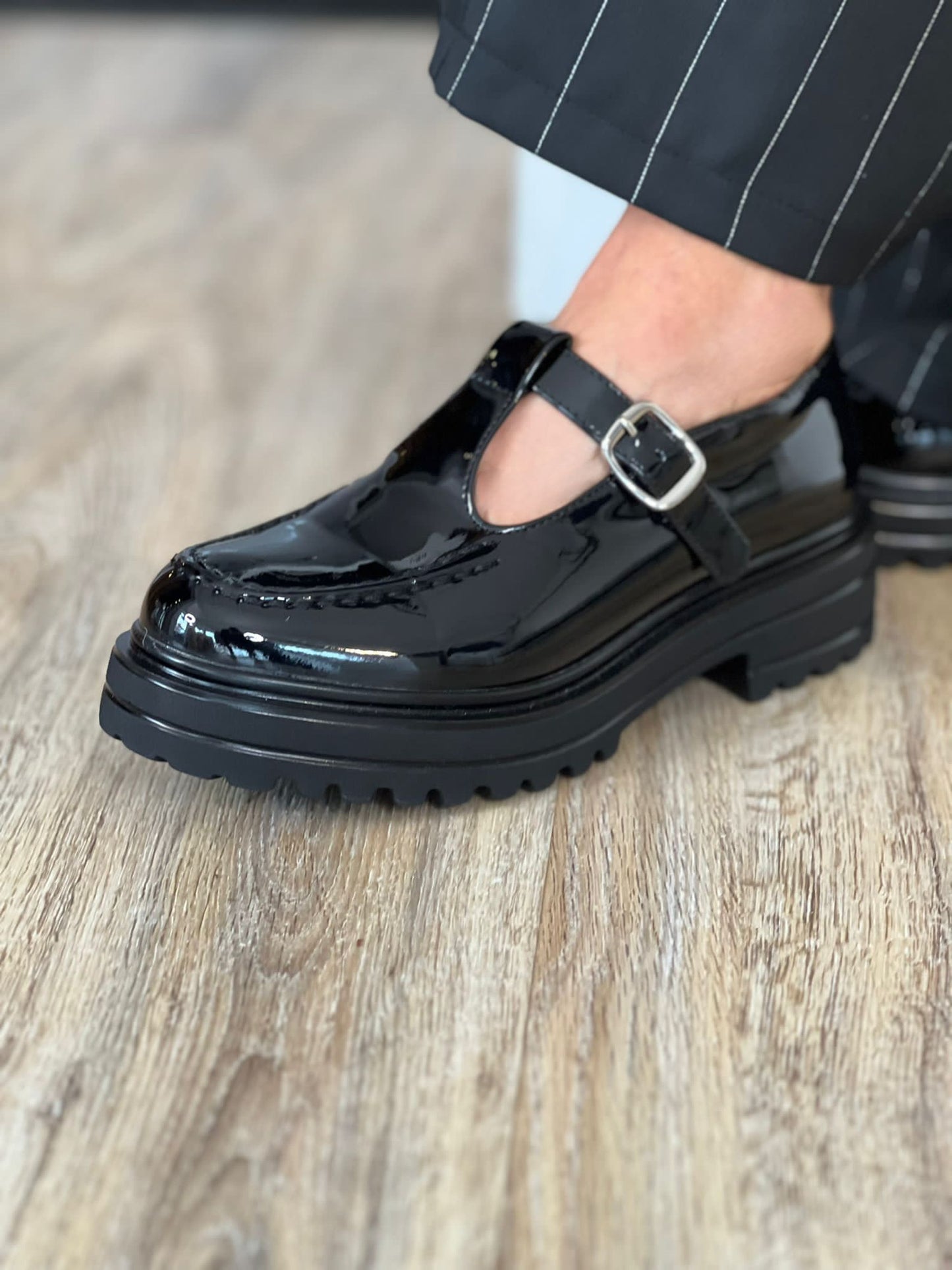 Moccasin track black