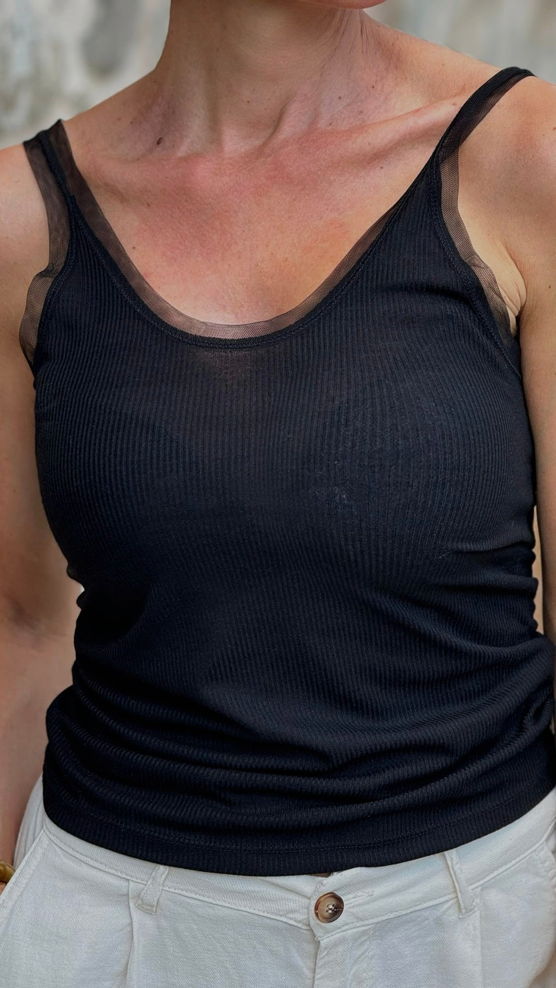 Top Larissa black