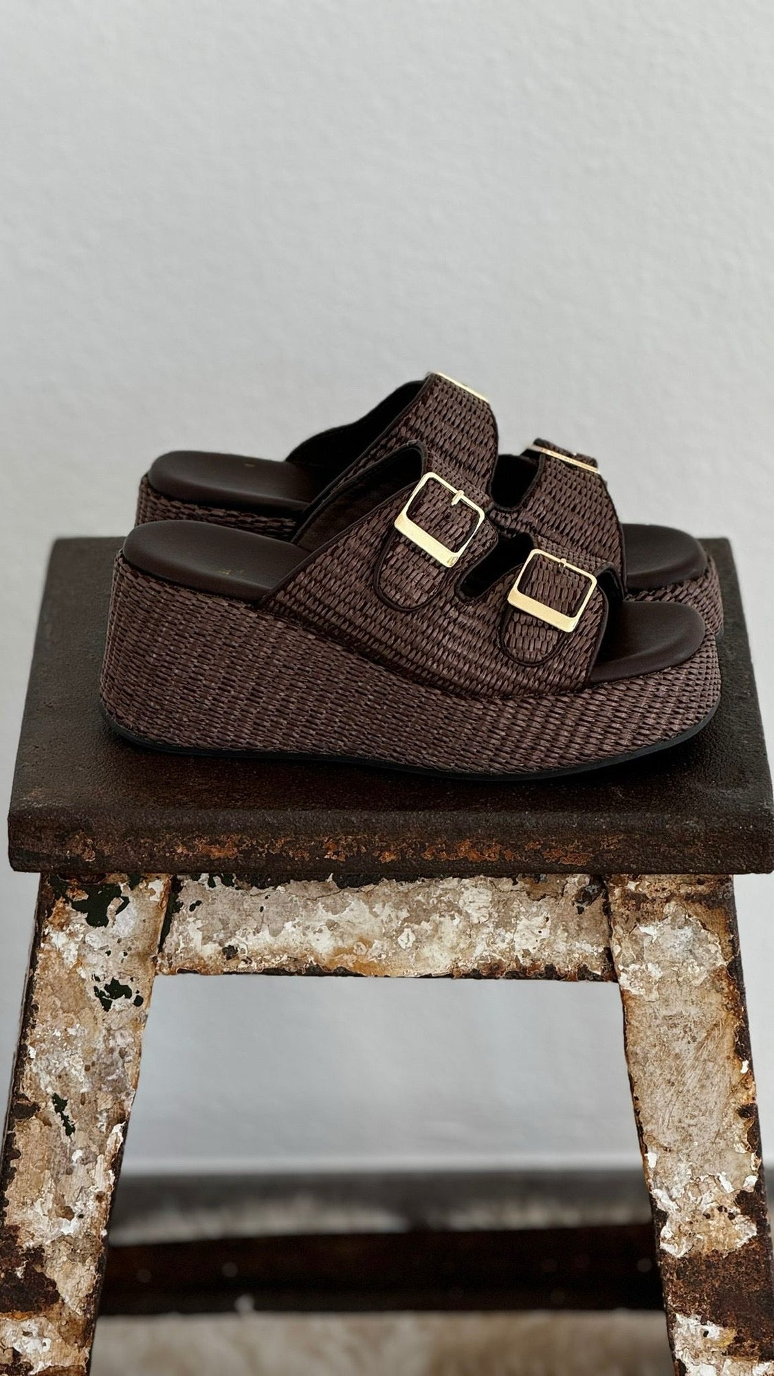 Sandal platform raffia chocolate