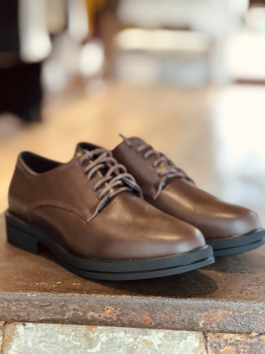 Shoe laced brown