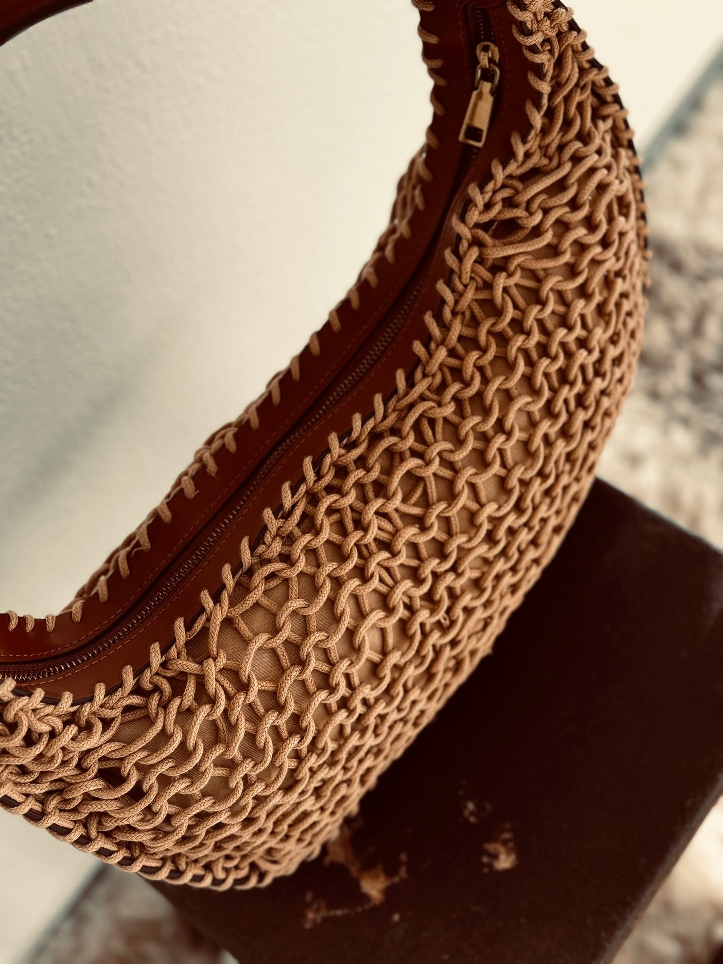 Bag banane woven camel