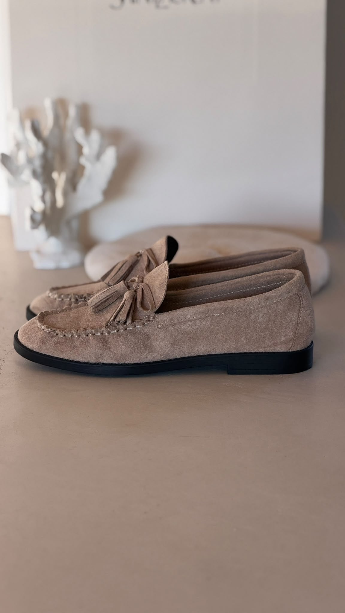 Shoe Mary sand