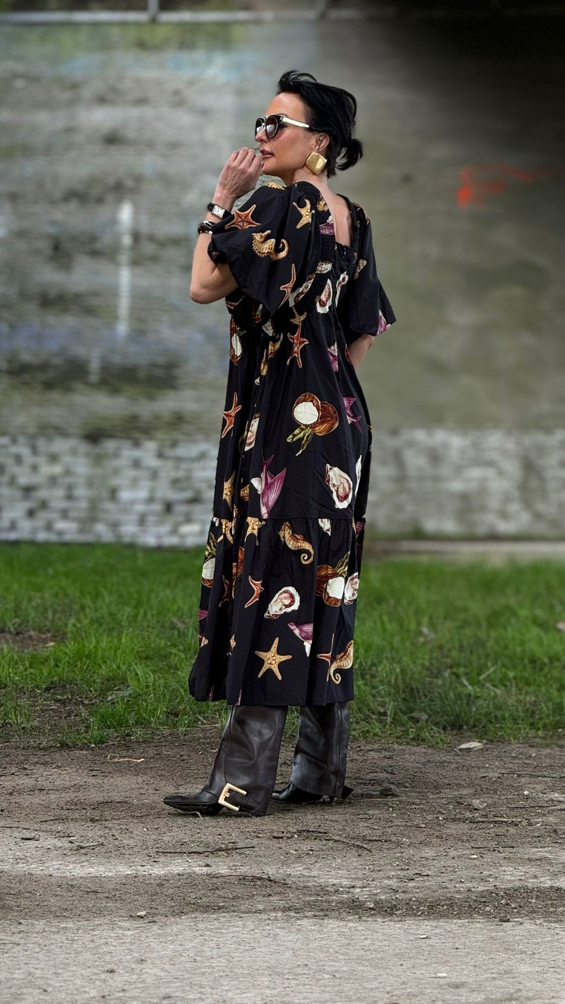 Robe coquillage noire