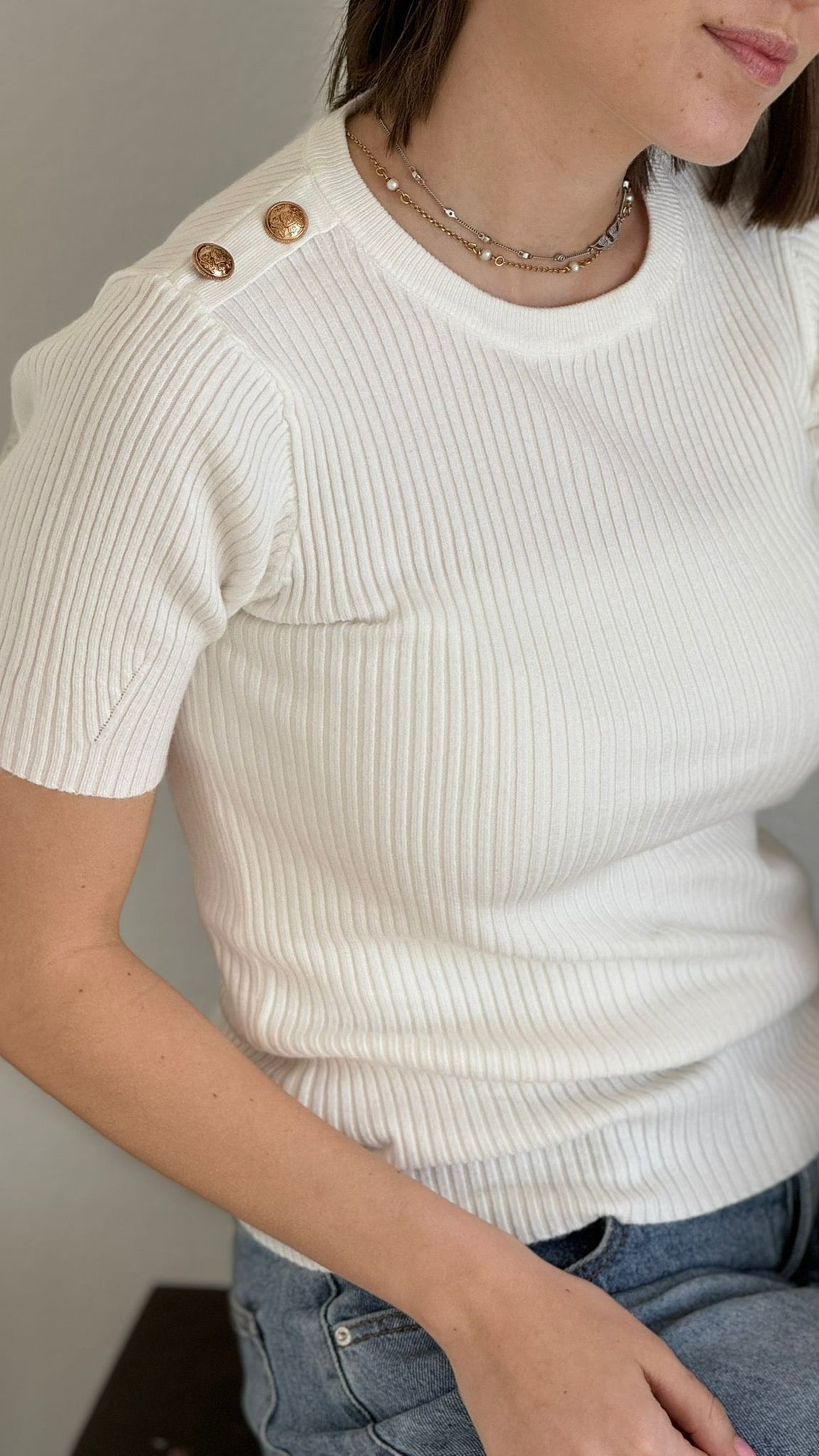 Pull tricot buttons