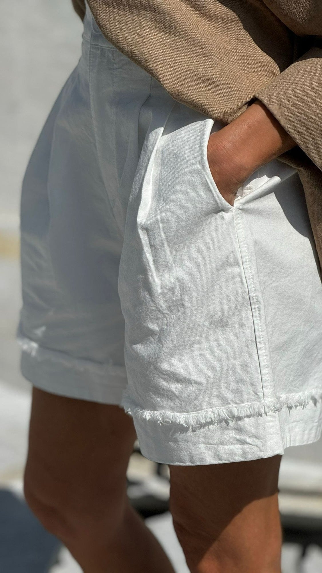 Short Savannah white