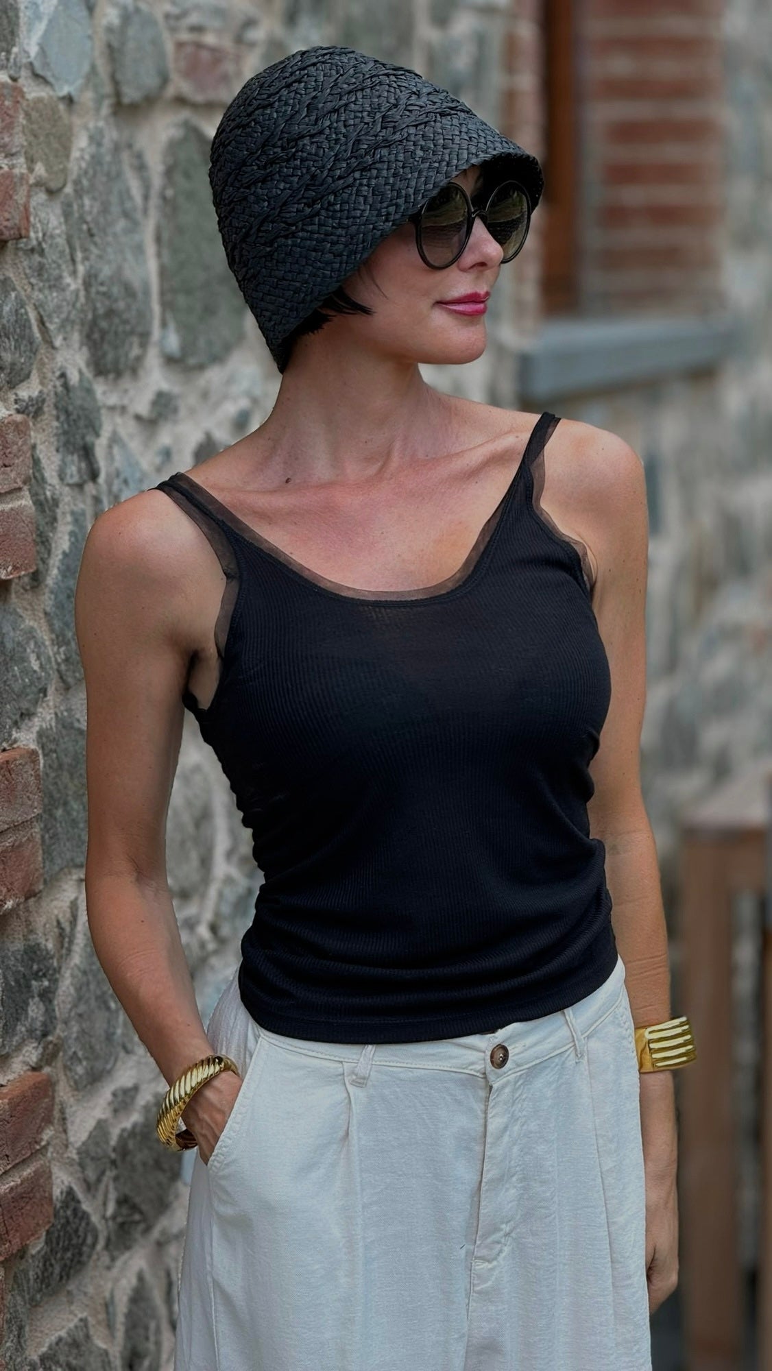Top Larissa black