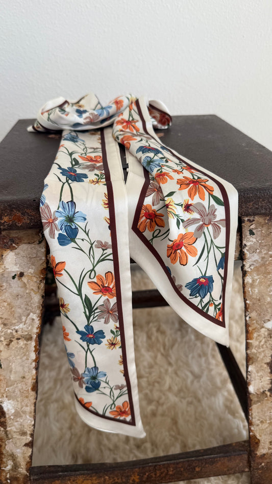 Écharpe fine à fleurs