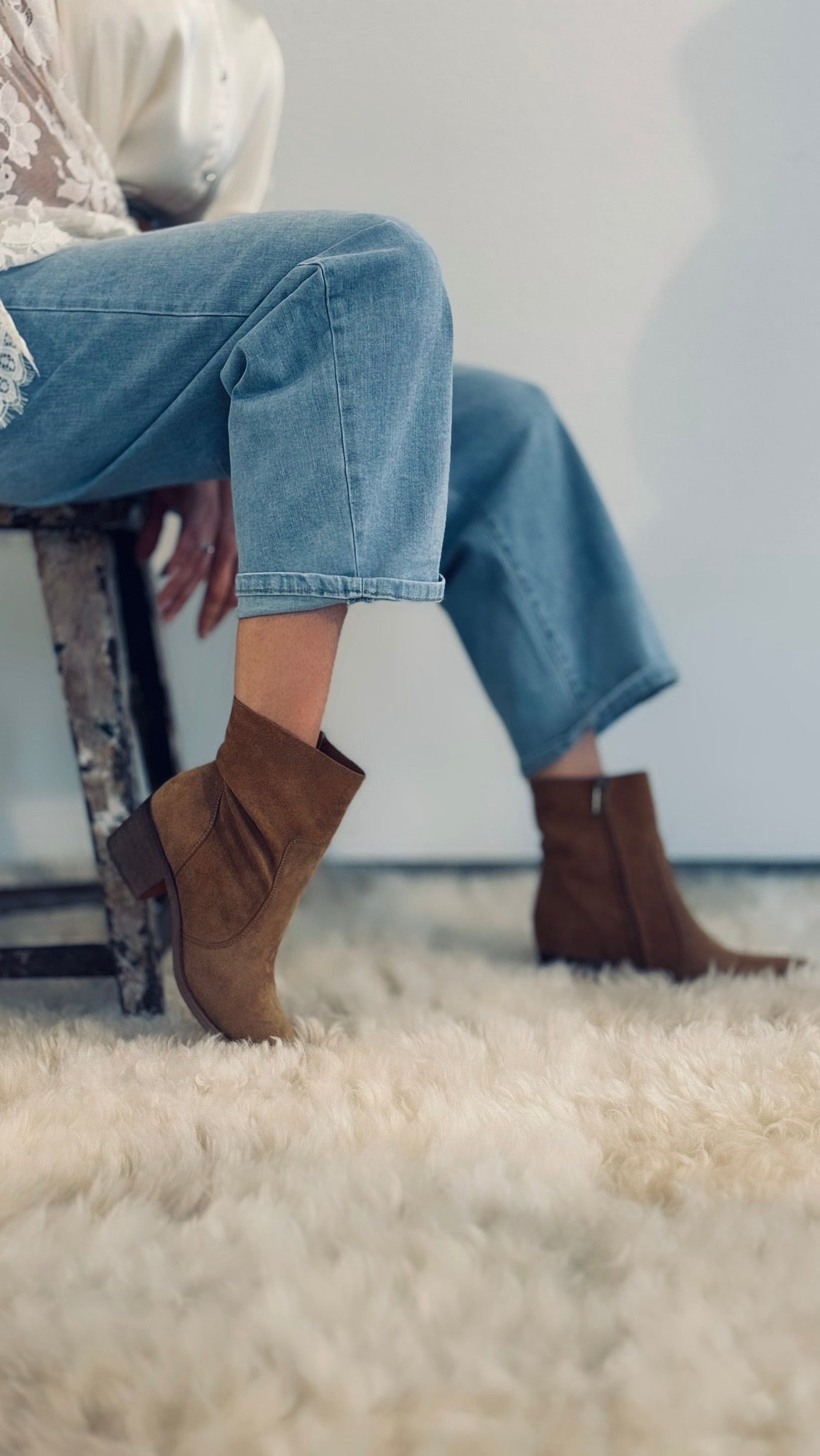 Boots suede camel leather