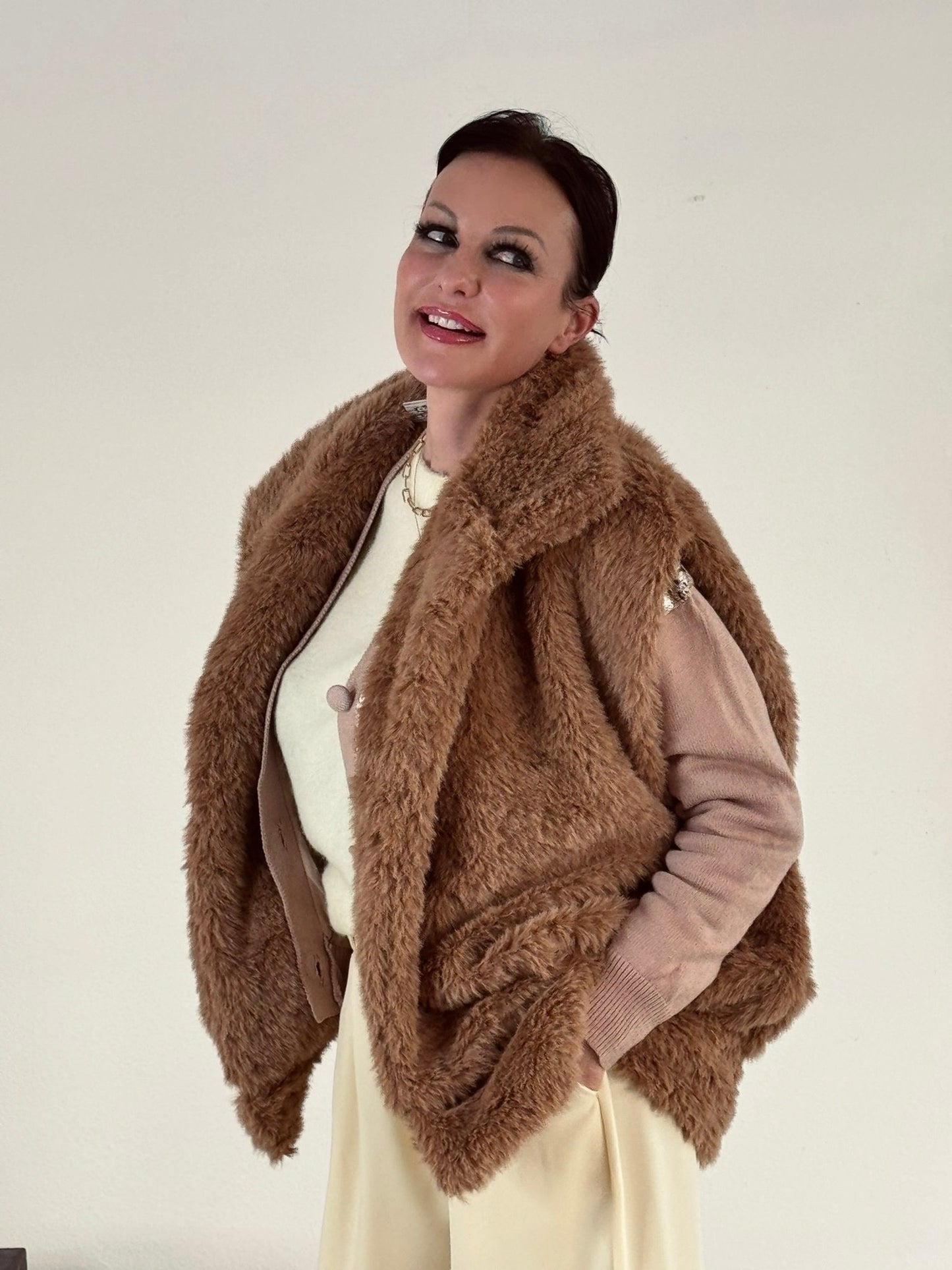 Coat sunny no arms fluffy