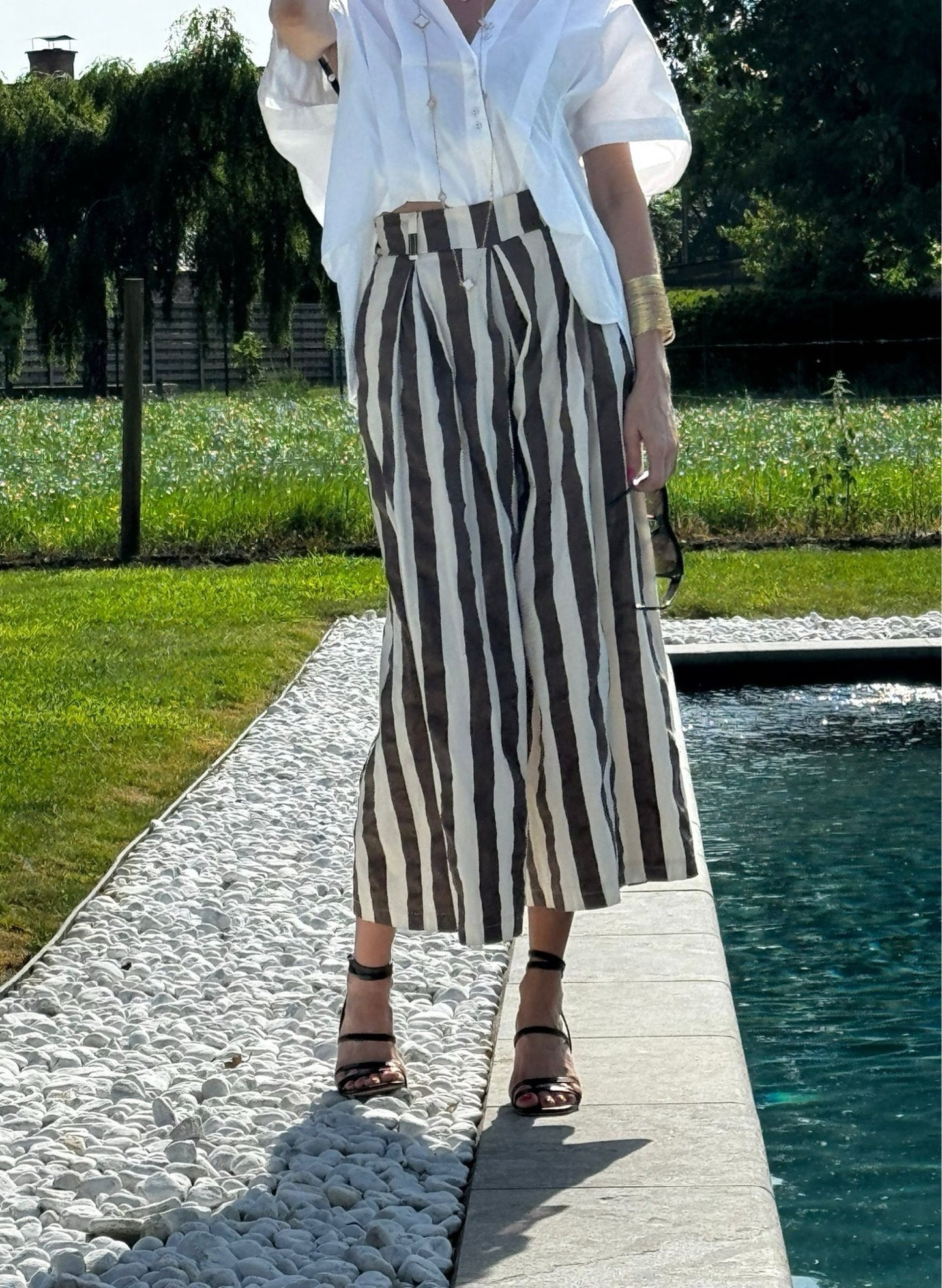 Short capri striped brown