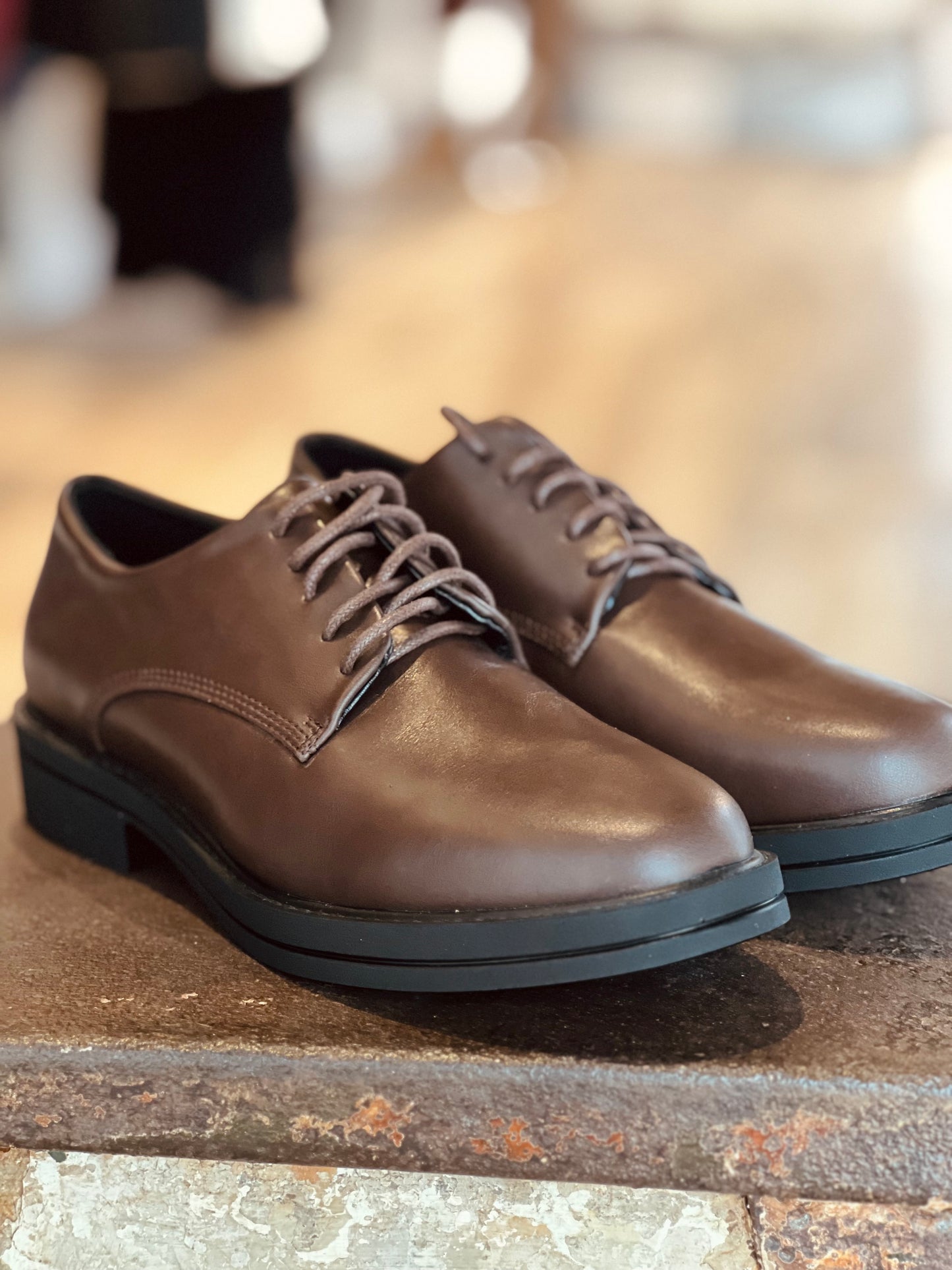 Shoe laced brown