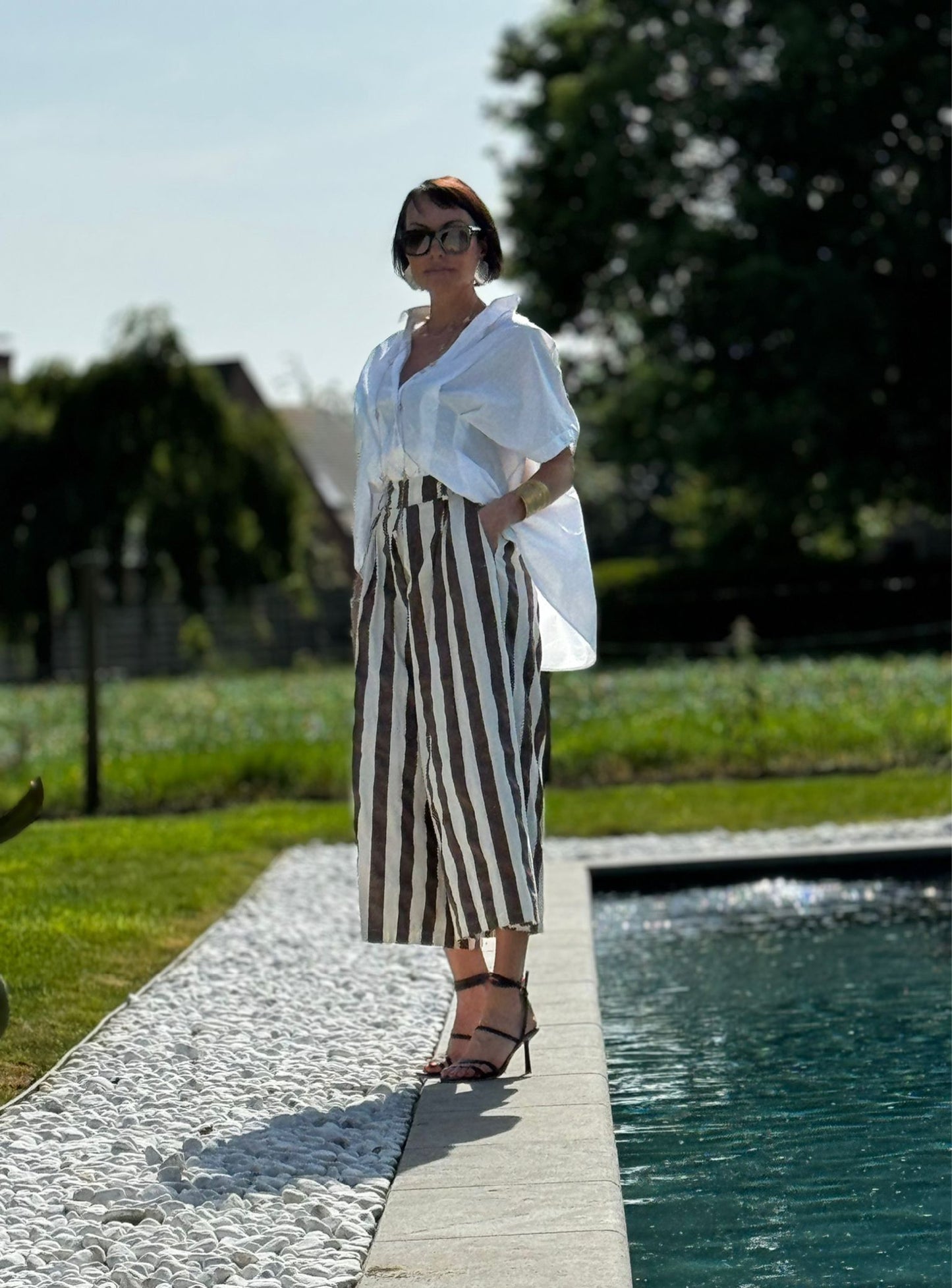 Short capri striped brown