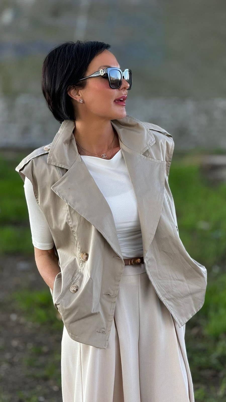 Trench Billie no arms sand