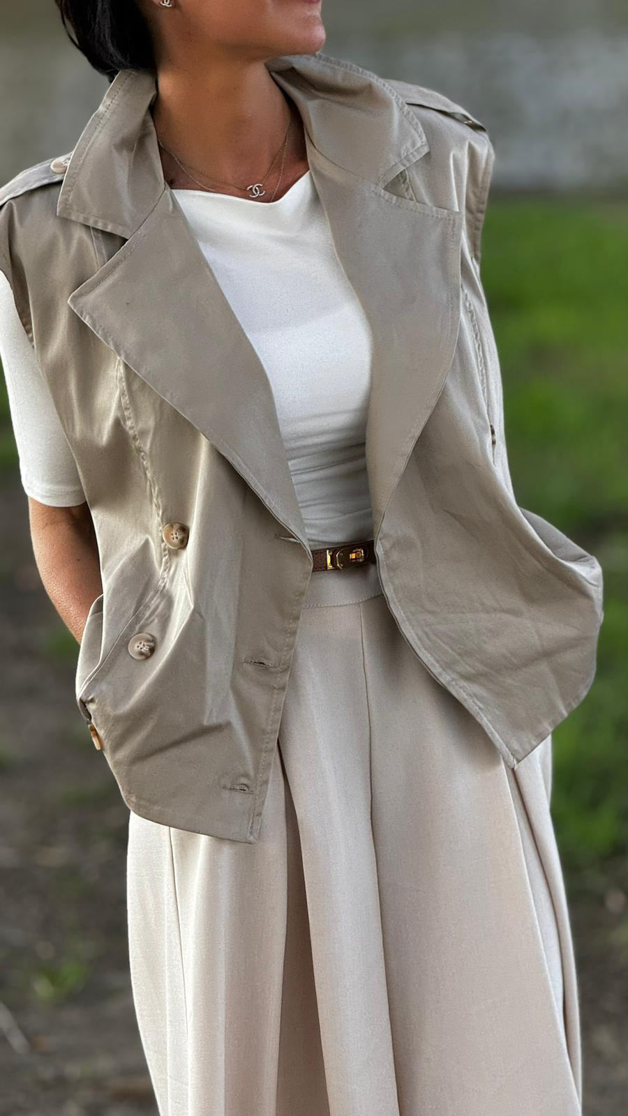 Trench Billie no arms sand