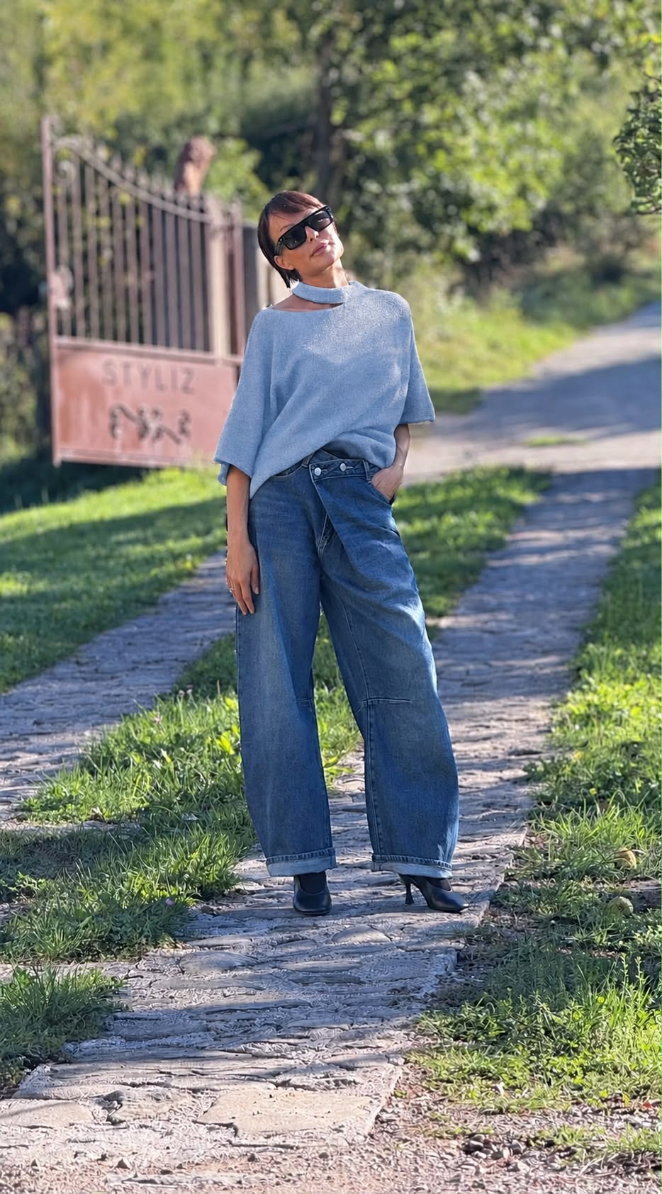 Pull Bari light blue