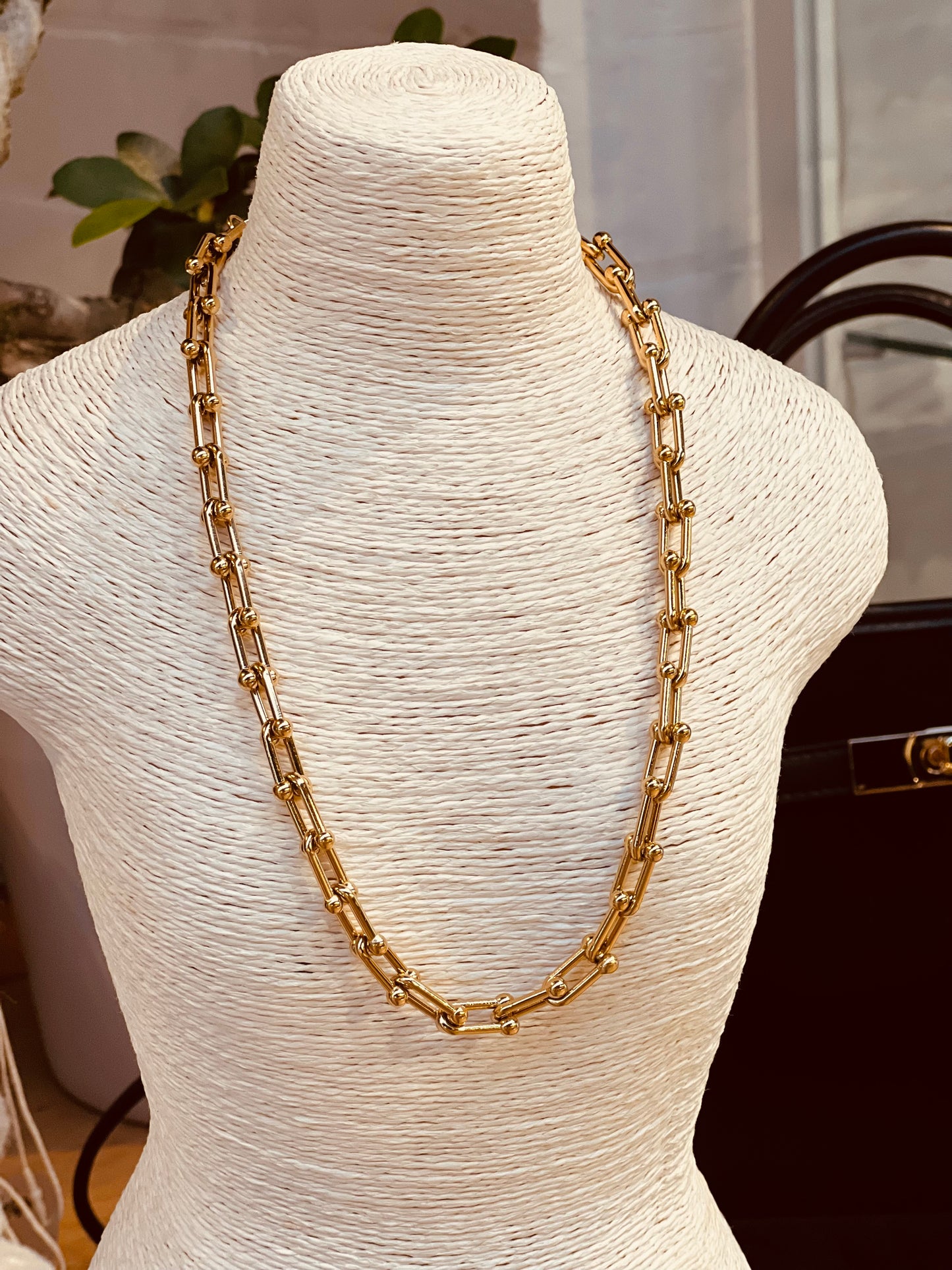 Chain bricked gold