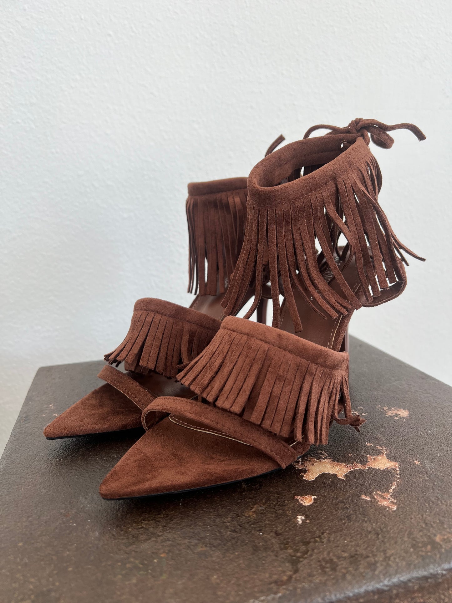 Pump fringes dark brown