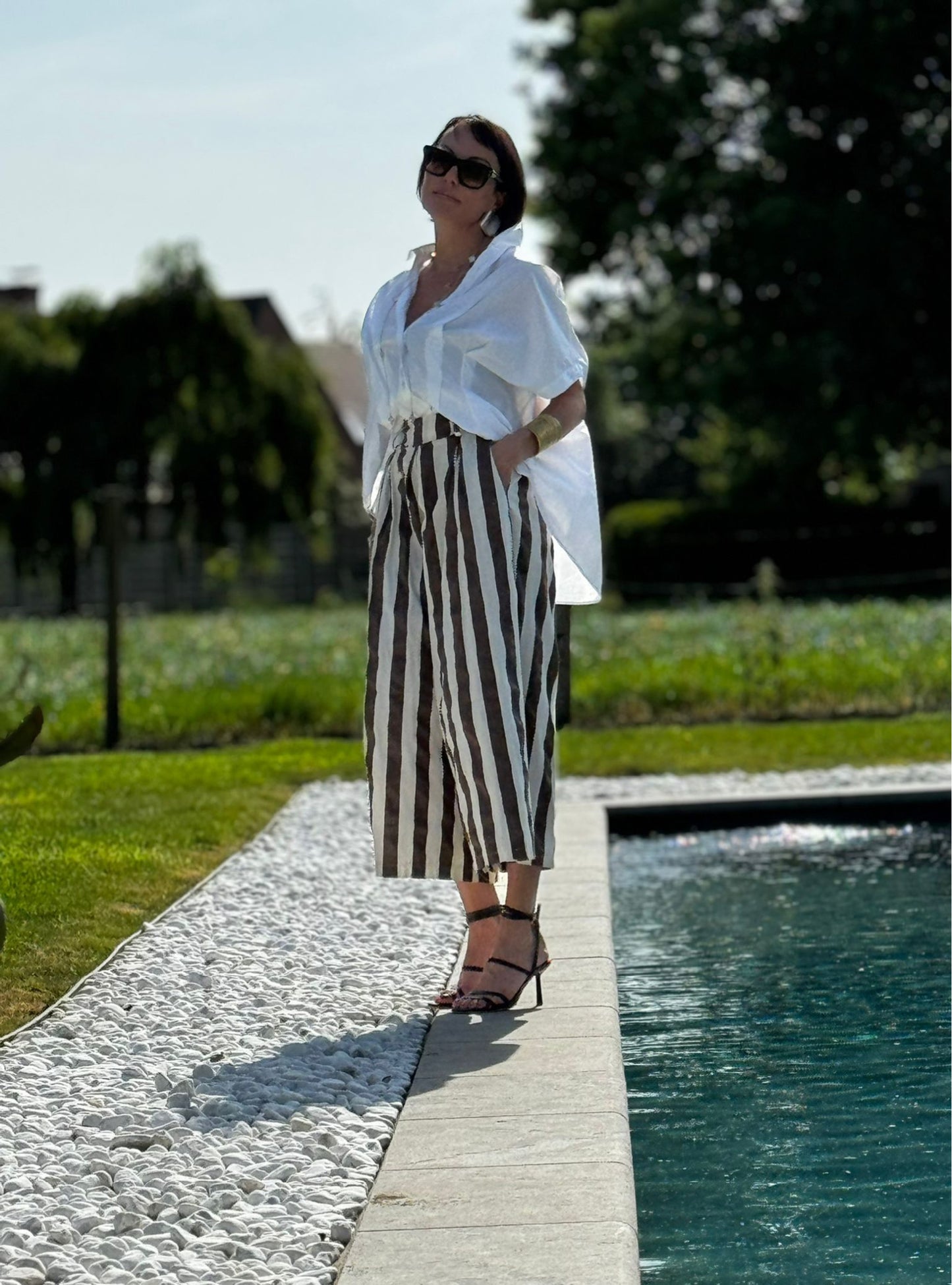 Short capri striped brown
