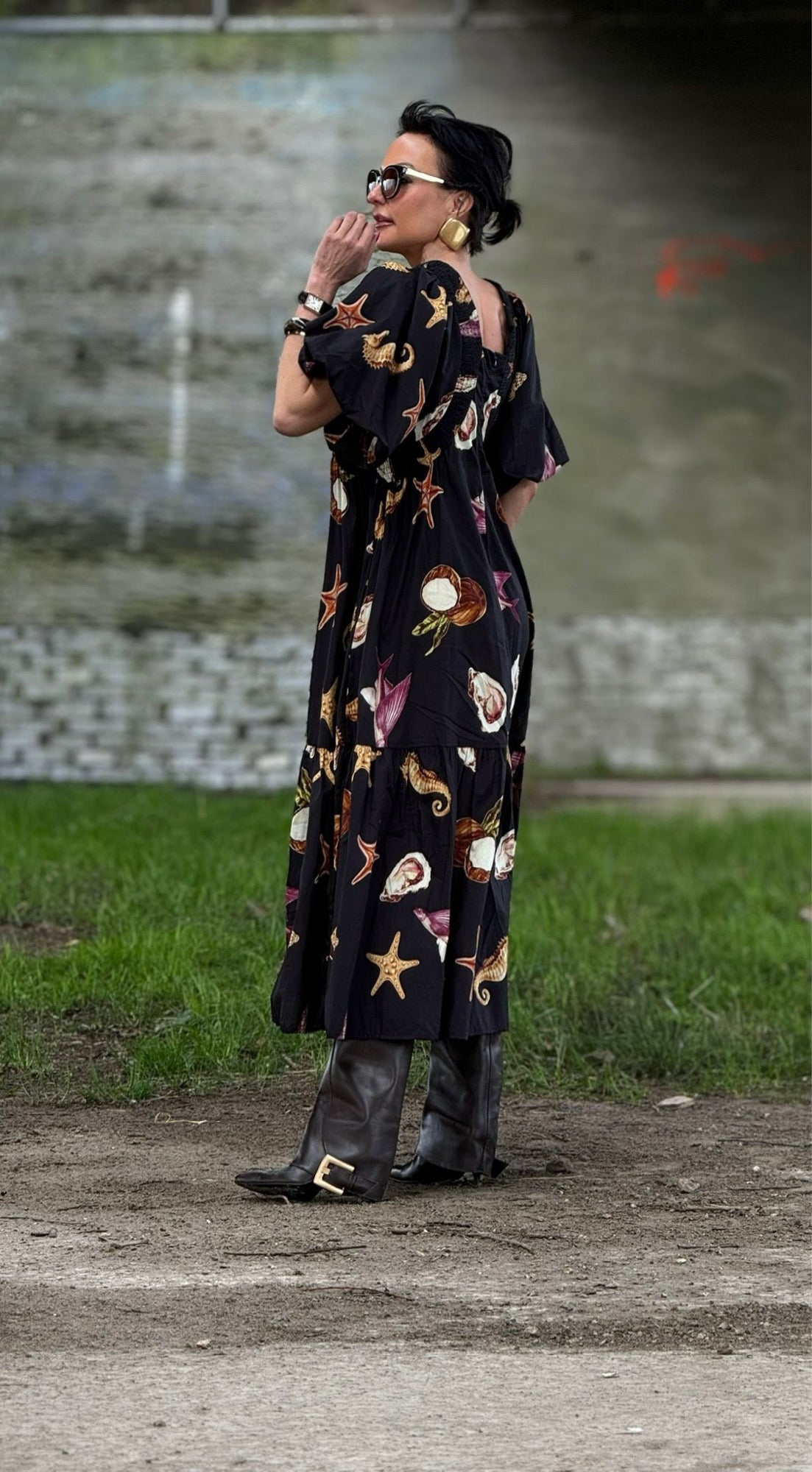 Robe coquillage noire