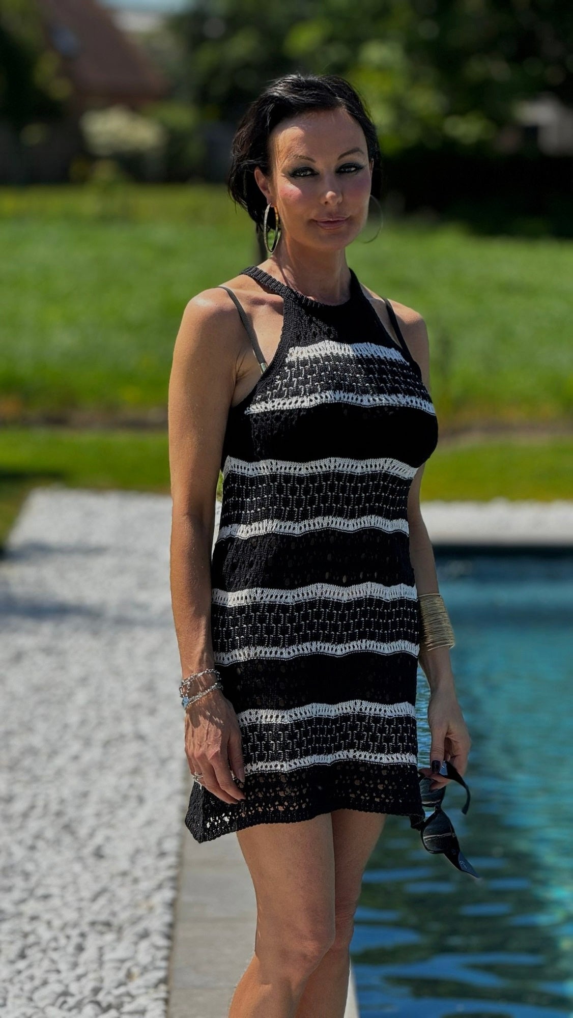 Robe de plage rayée dos nu noire