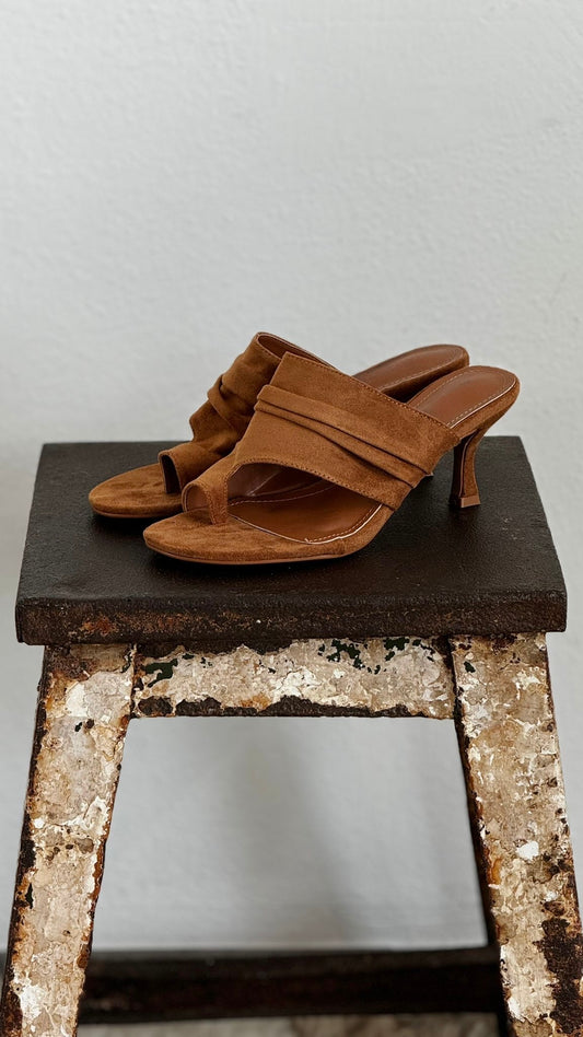 Sandal toe camel