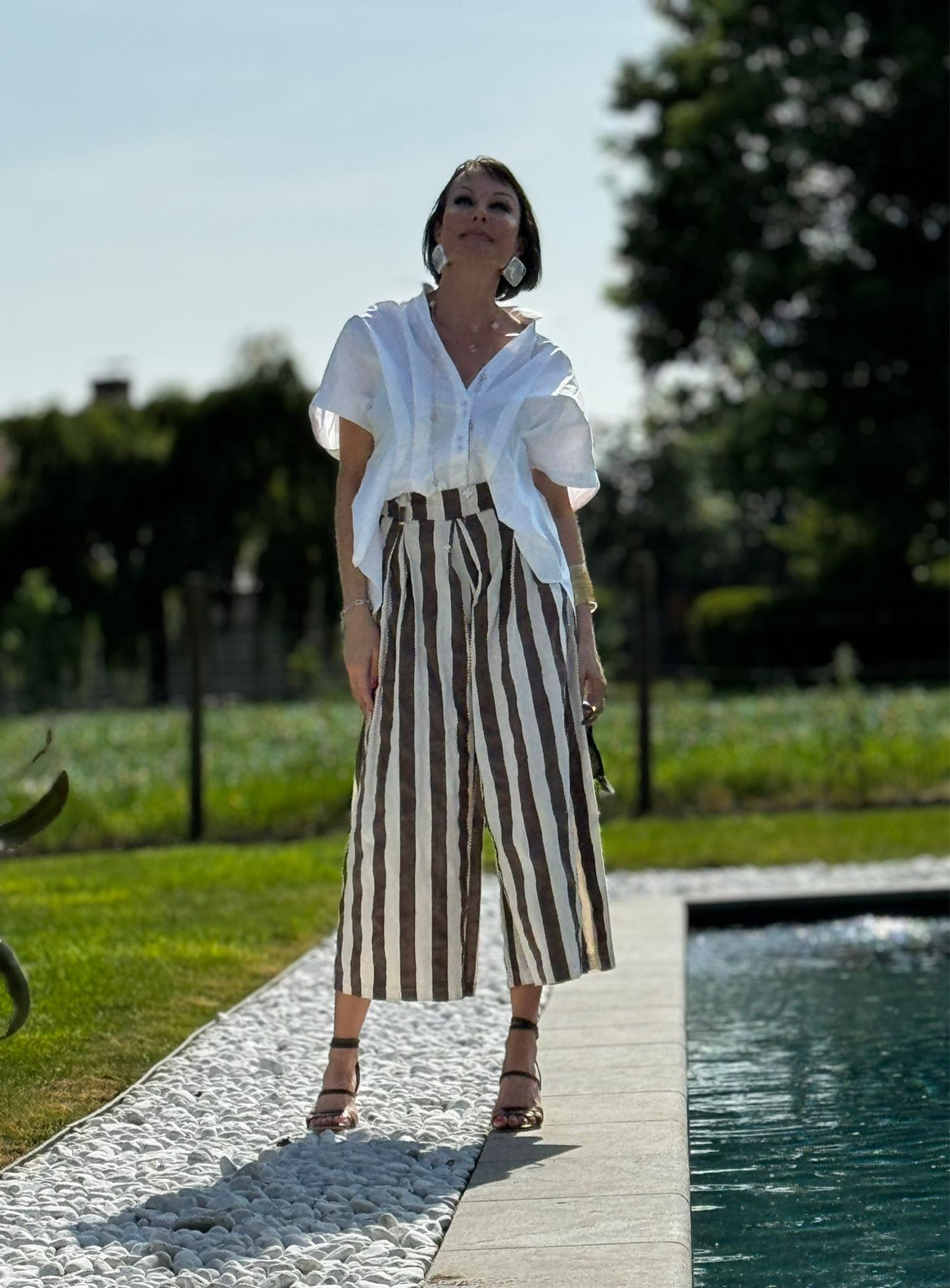 Short capri striped brown