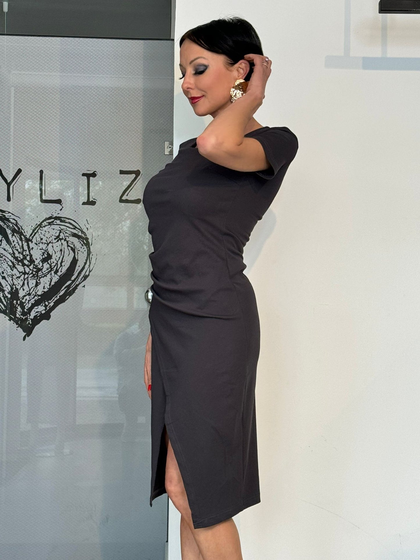 Dress tee gray square sale
