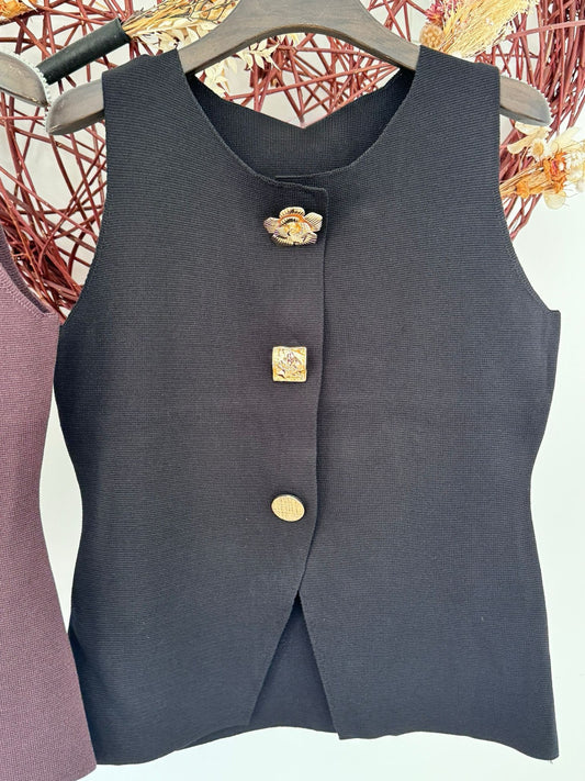 Top button black