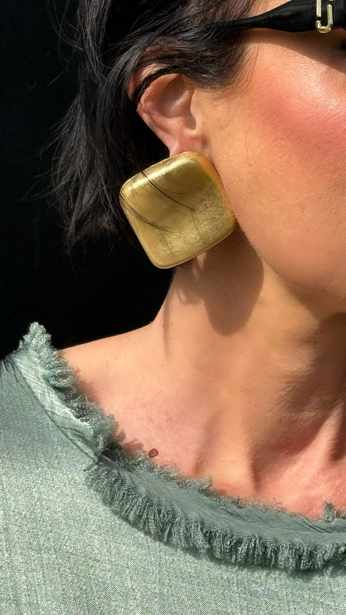 Boucles d'oreilles carrées mates