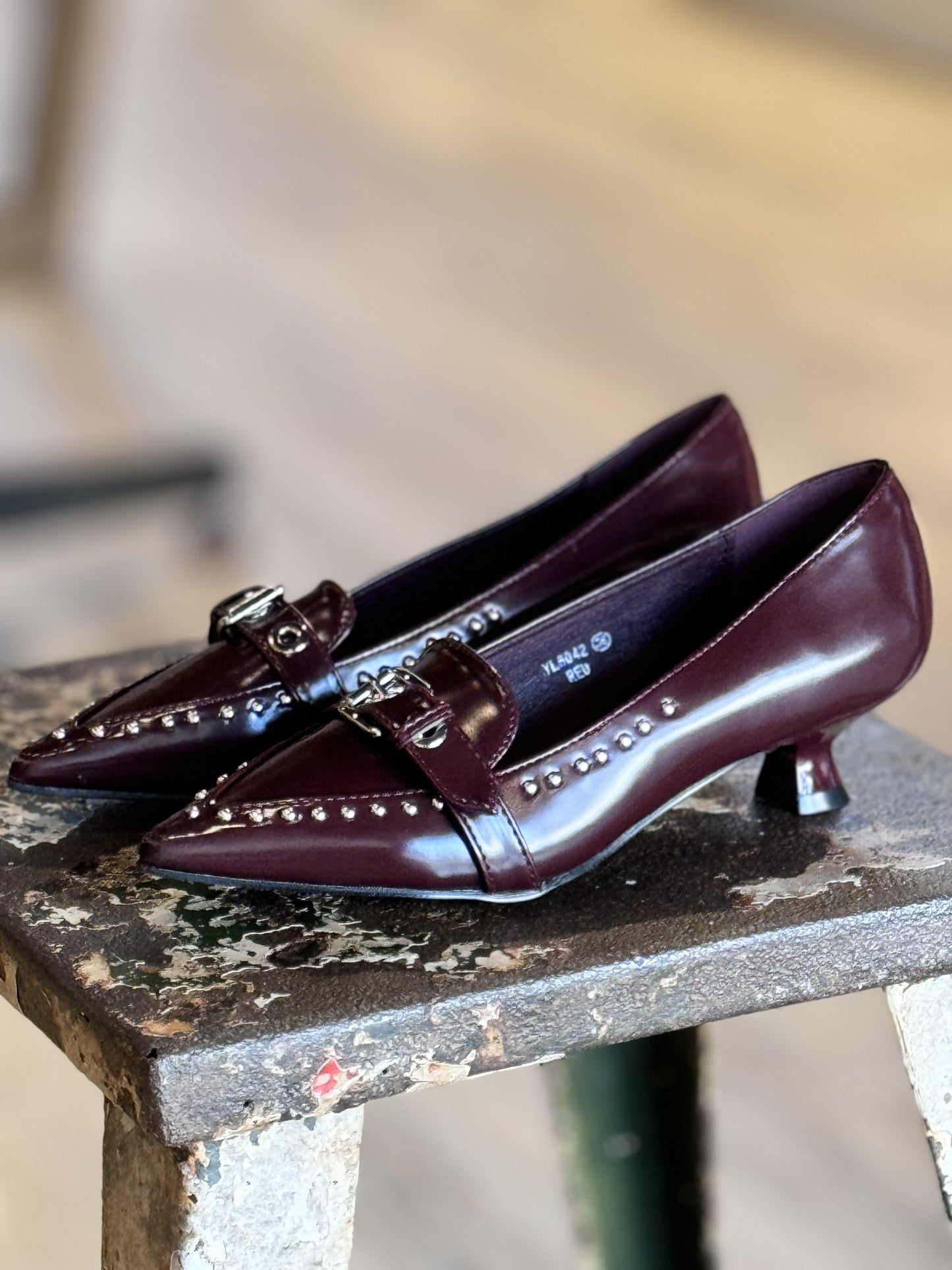 Pump kitten burgundy