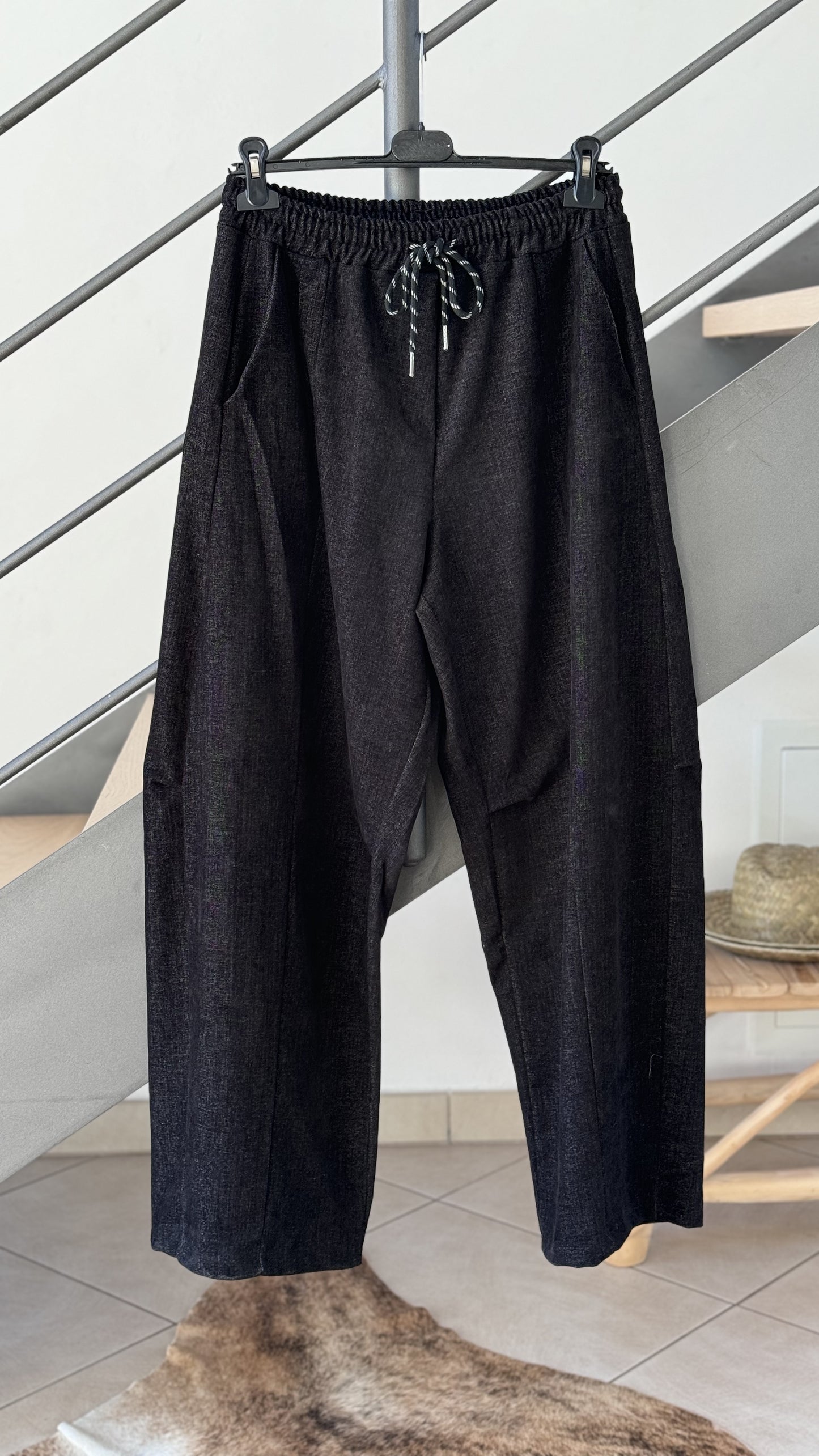 Pants style Esteban black