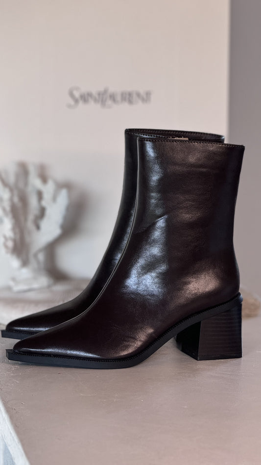 Boots classic brown