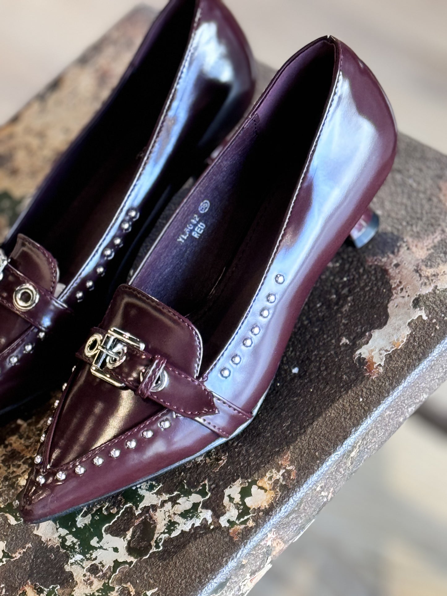 Pump kitten burgundy