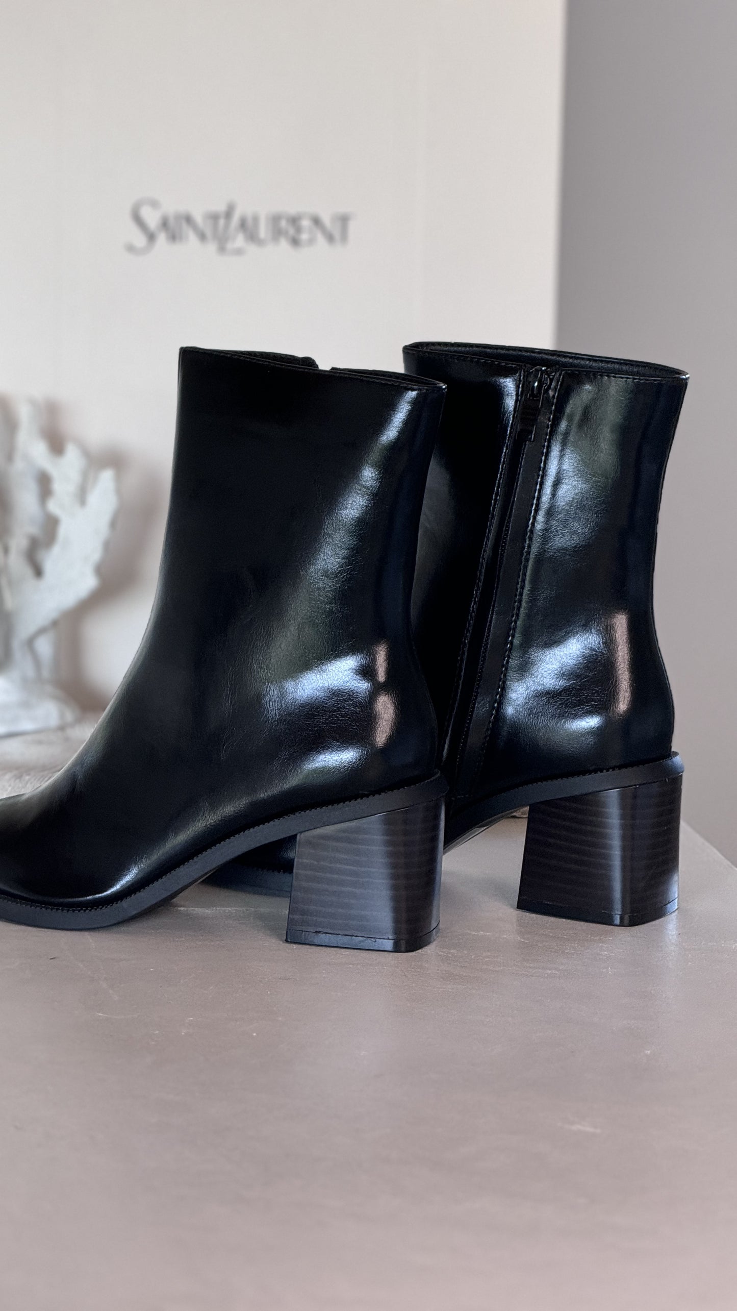 Boots classic black