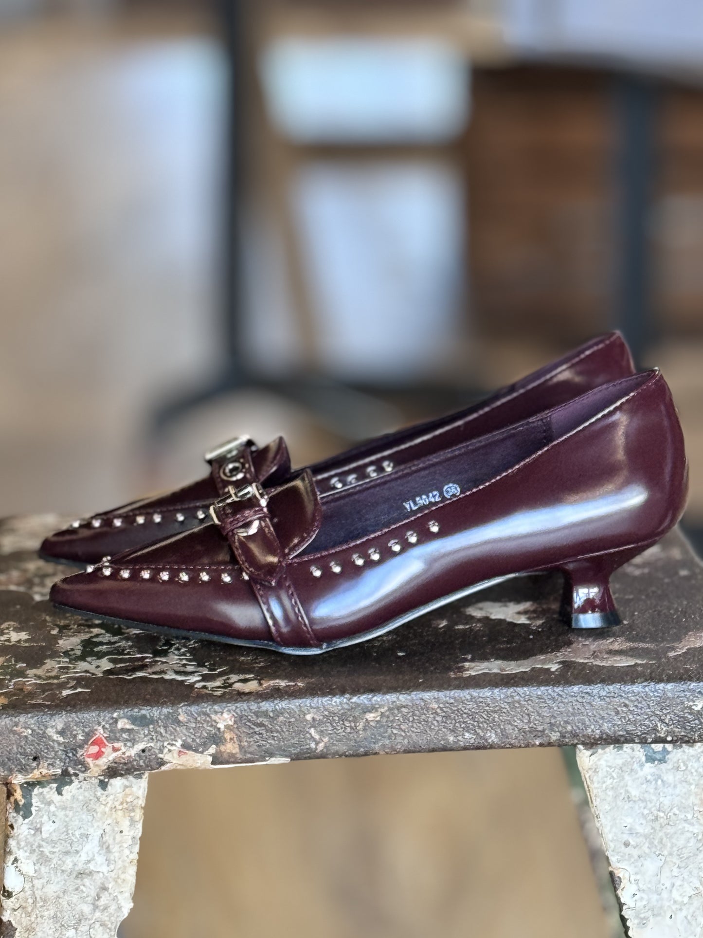 Pump kitten burgundy