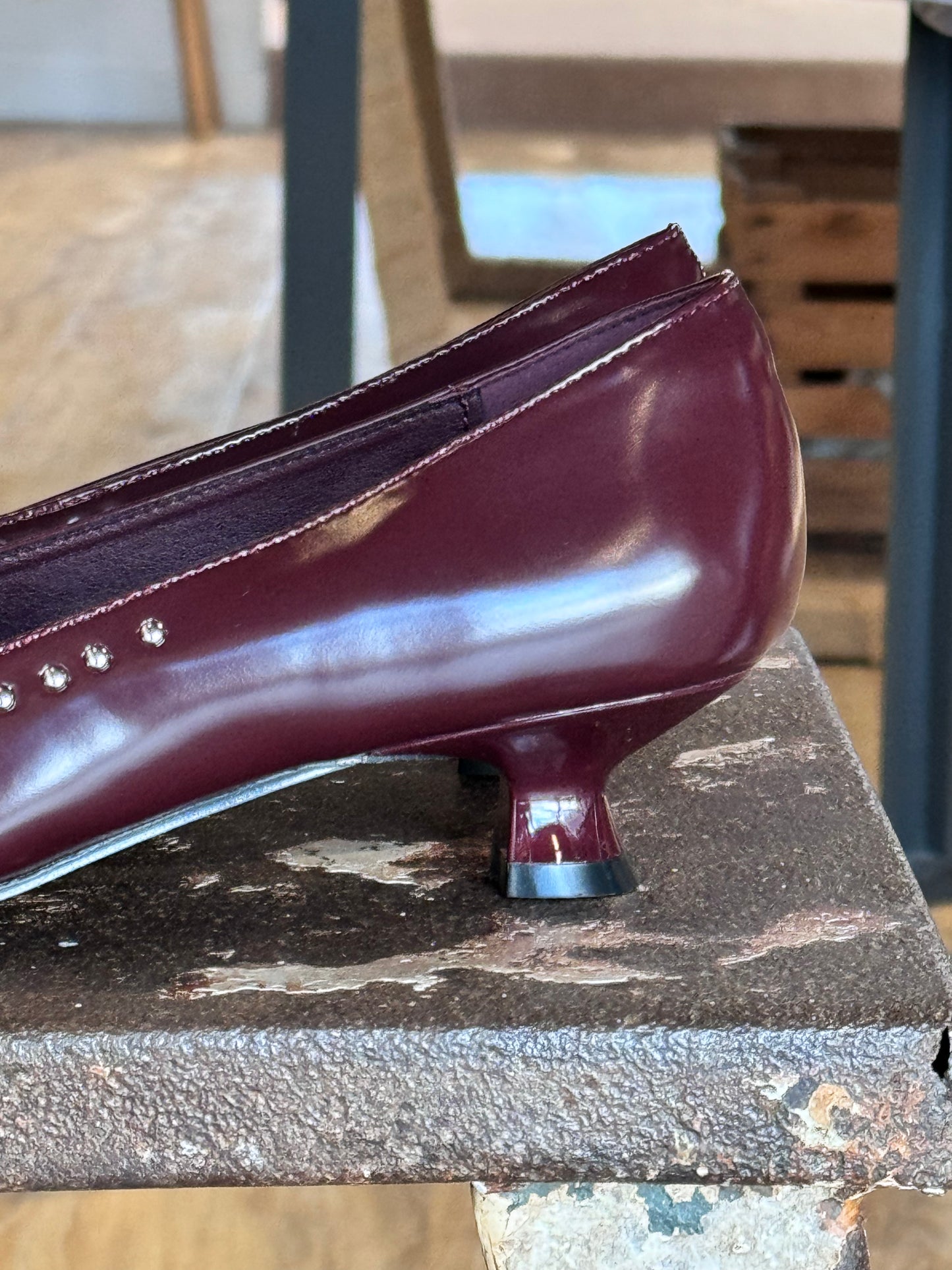 Pump kitten burgundy